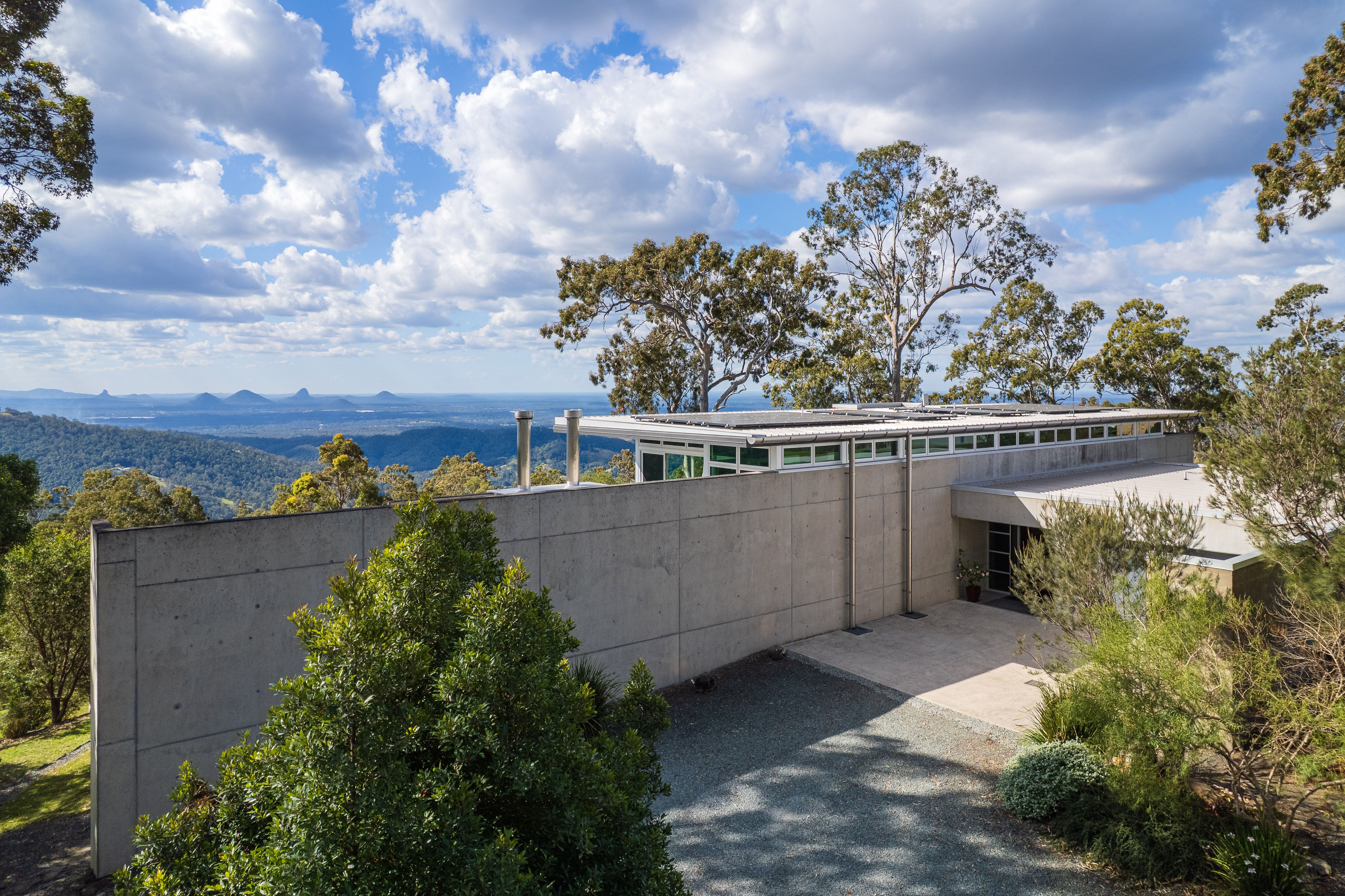 Architectural Masterpiece with Panoramic Glasshouse Mountain Views — photo 18 of 28