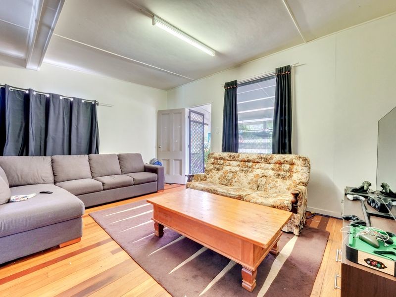 4 Lalroy Street, Beachmere, QLD 4510
