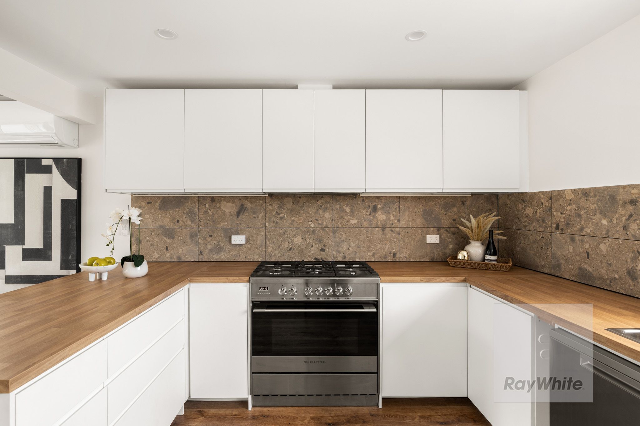 5 Moreton Crescent — photo 5 of 15