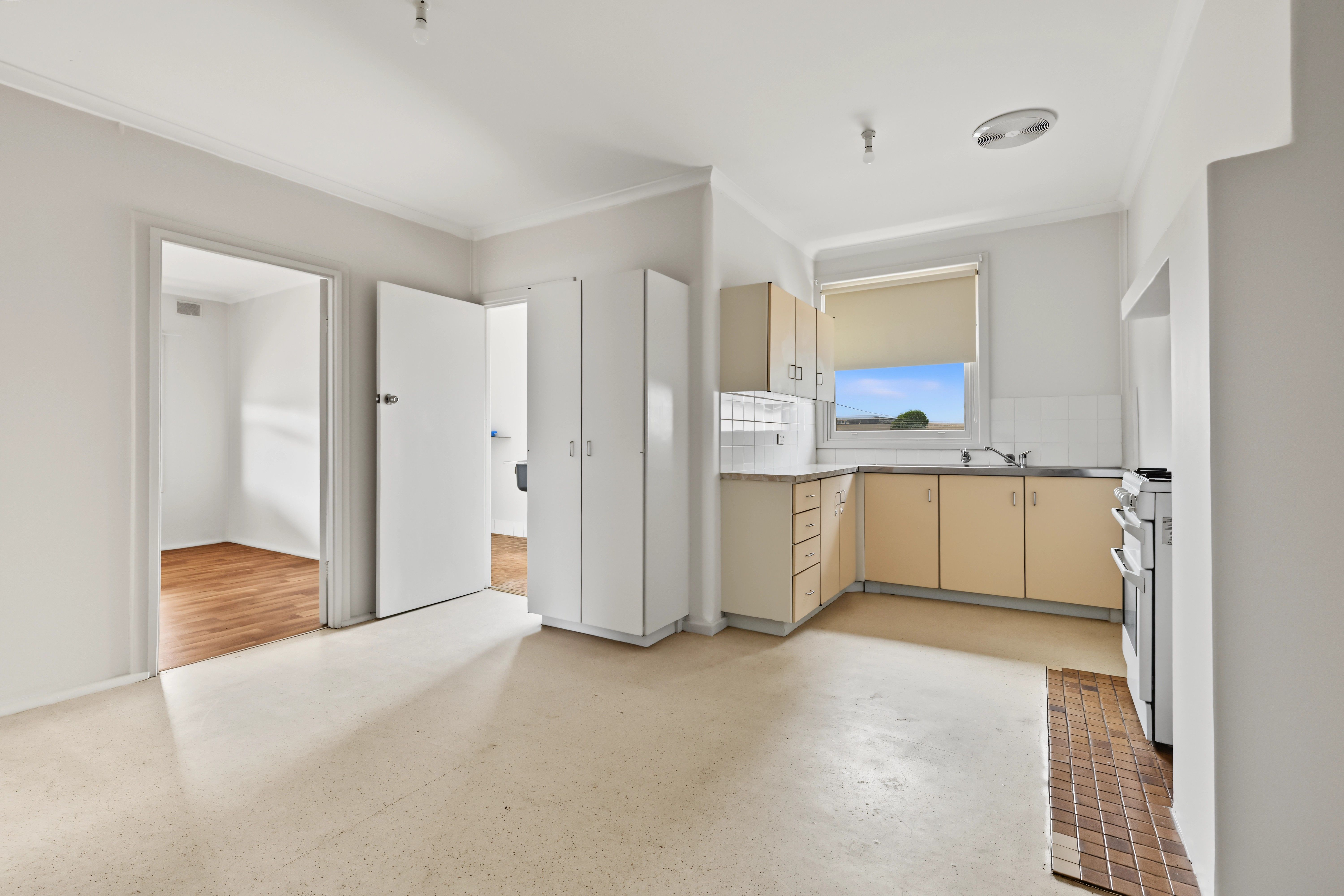 13 Acacia Crescent — photo 3 of 8