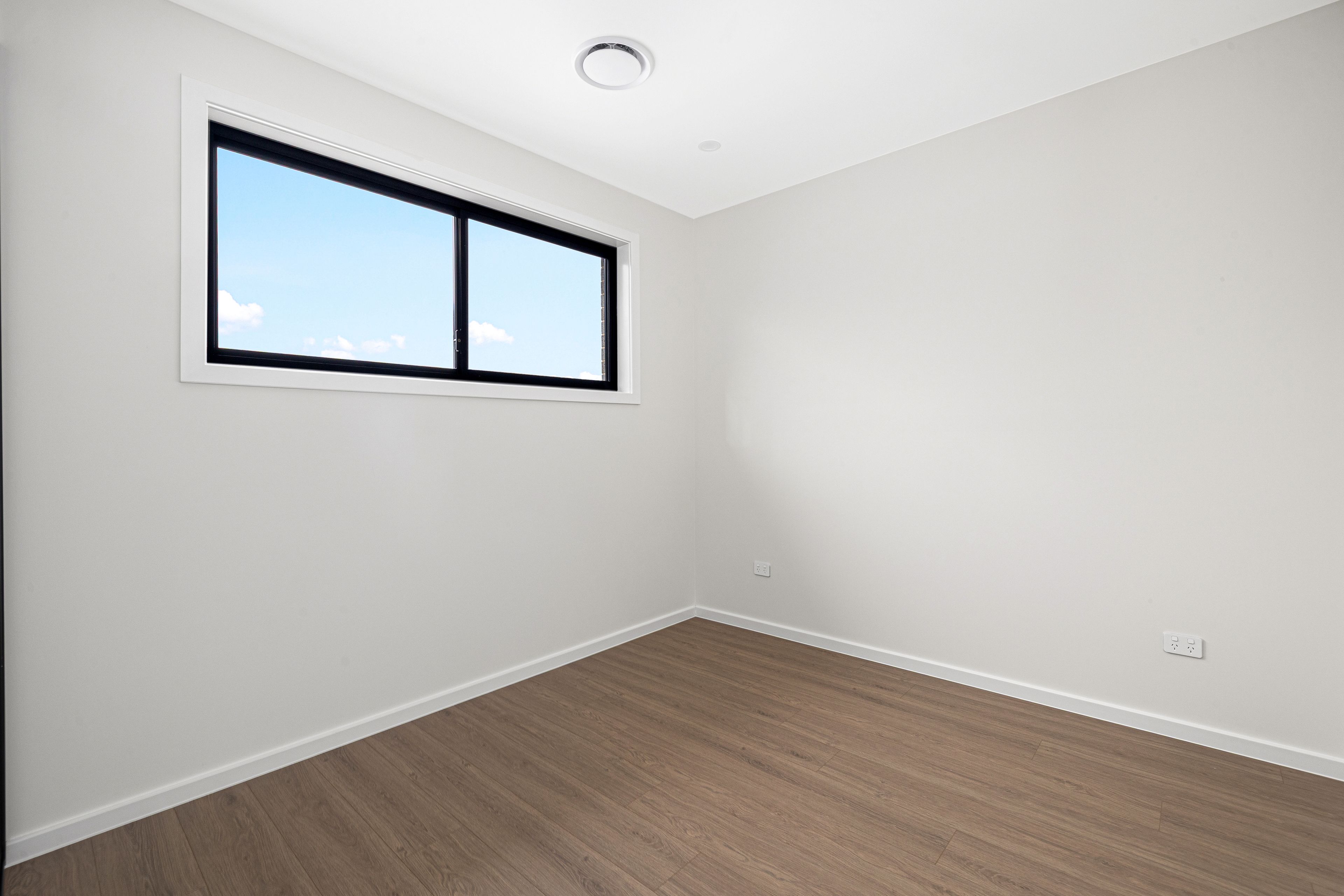 80 Harkness Road (Oakville) — photo 14 of 17