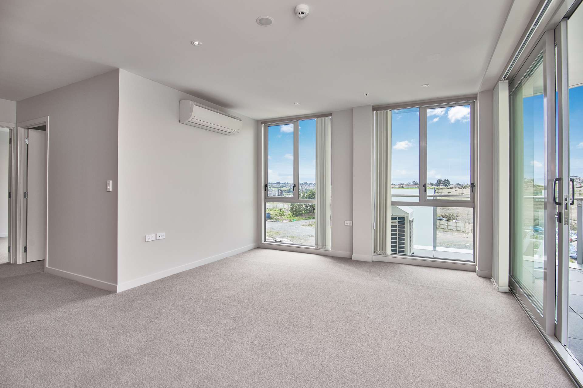 304/5 Rose Garden Lane photo 2