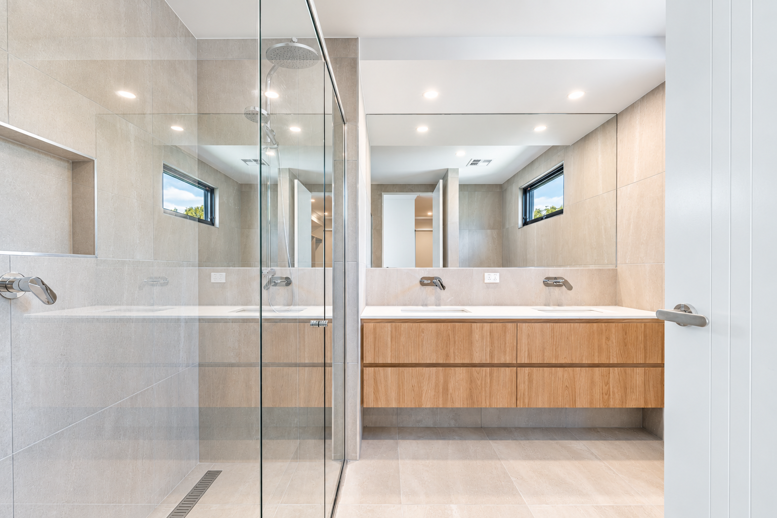 17B Derna Road — photo 10 of 18