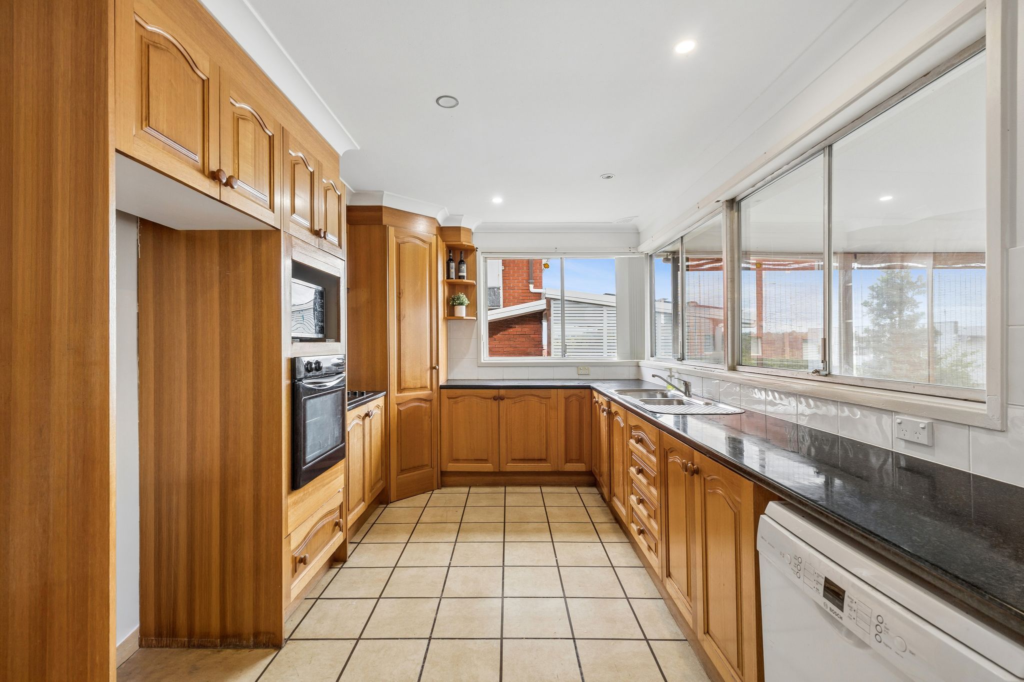 46 Almeria Avenue — photo 4 of 9