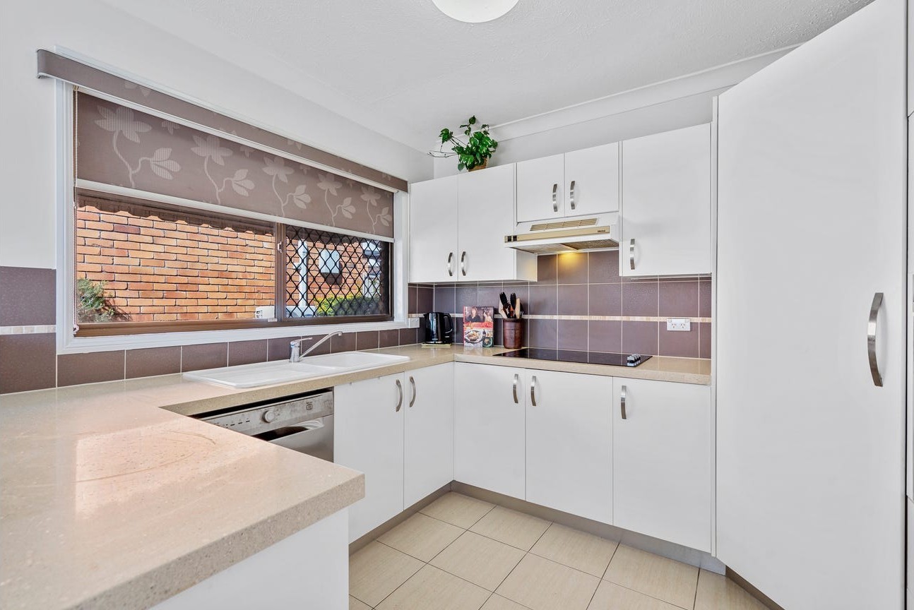 2/172 Barrier Reef Drive, Mermaid Waters, QLD 4218