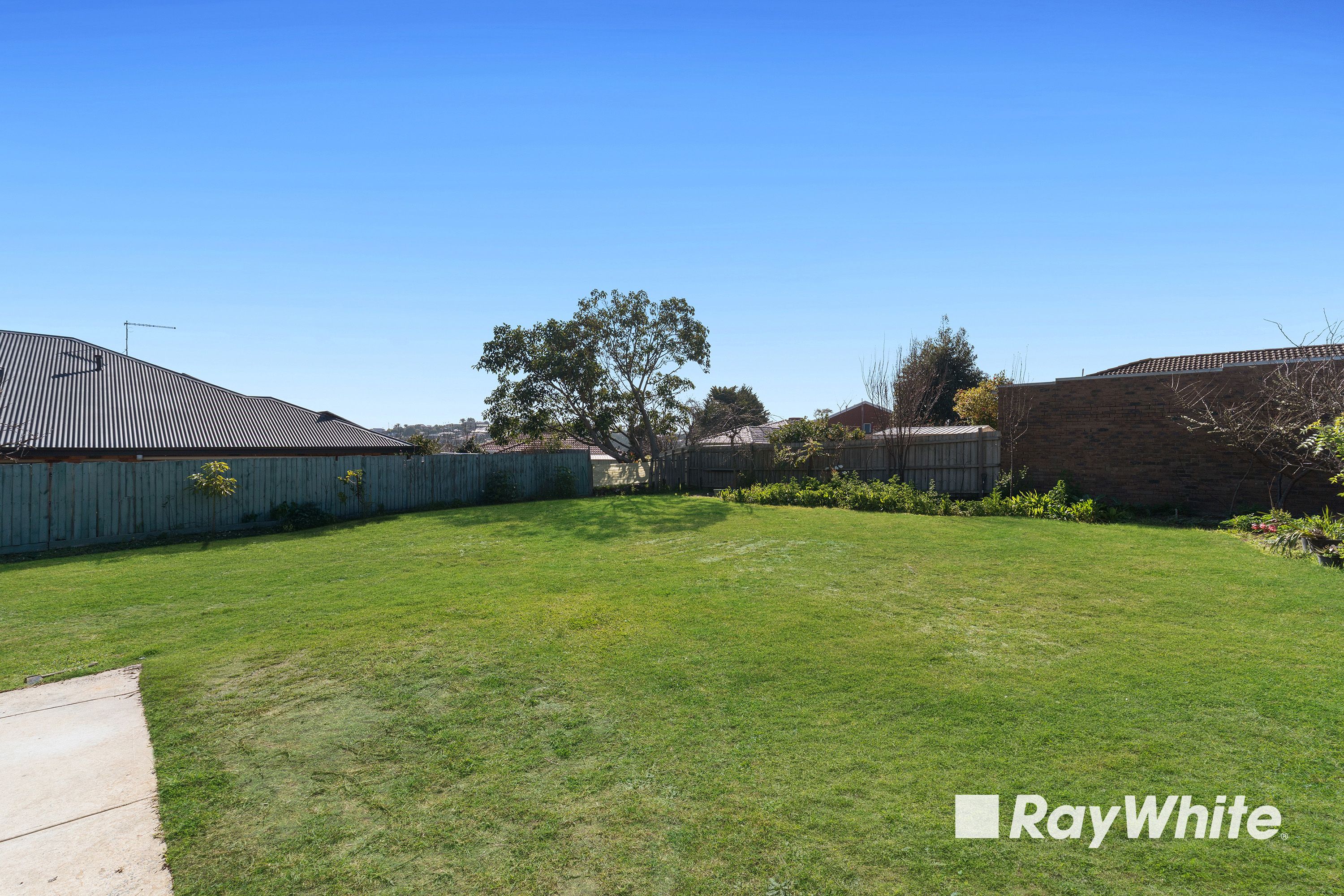 207 James Cook Drive — photo 10 of 14