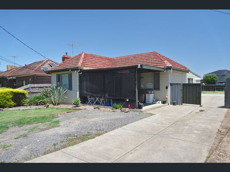 5 McArthur Avenue, St Albans VIC 3021