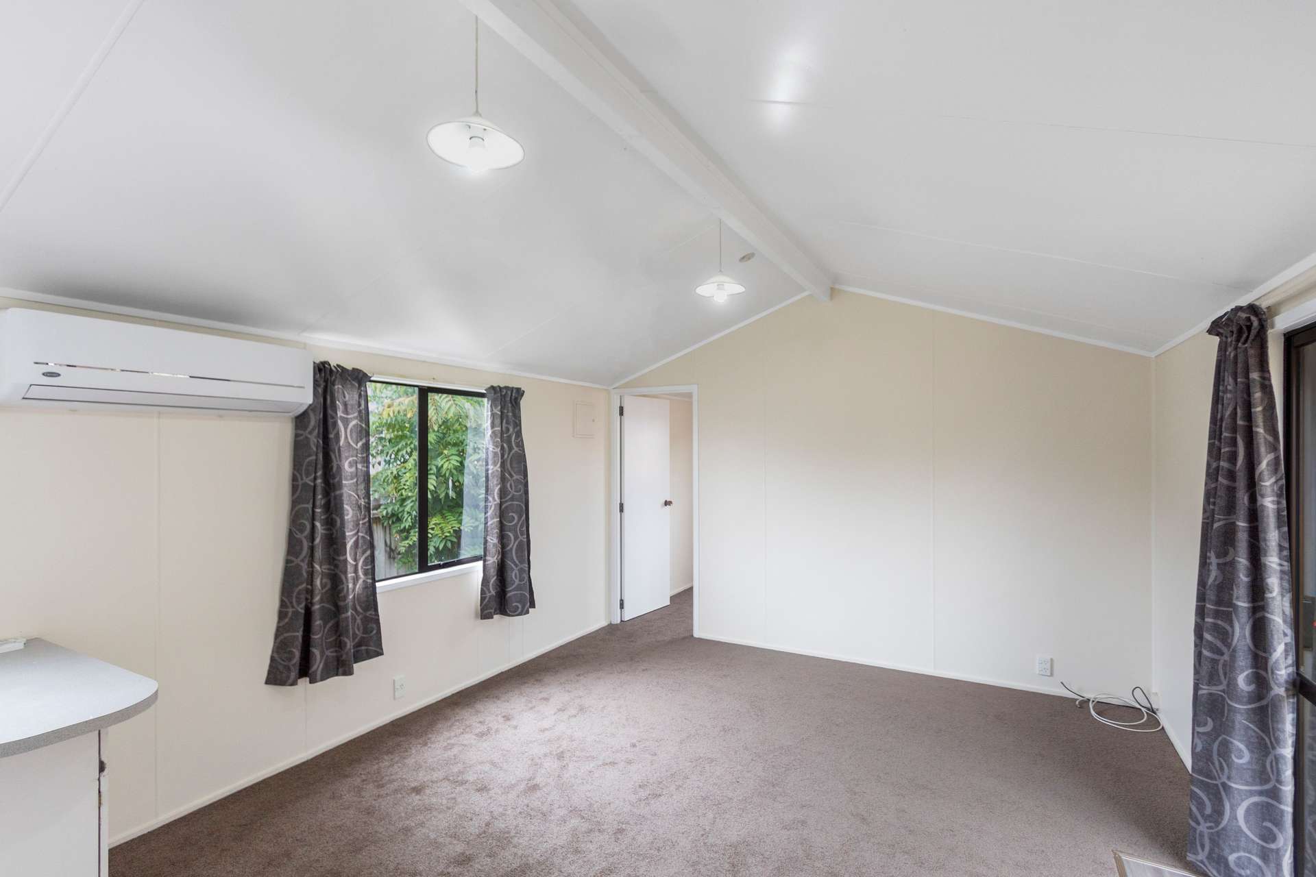 11a Cameo Court Road photo 5