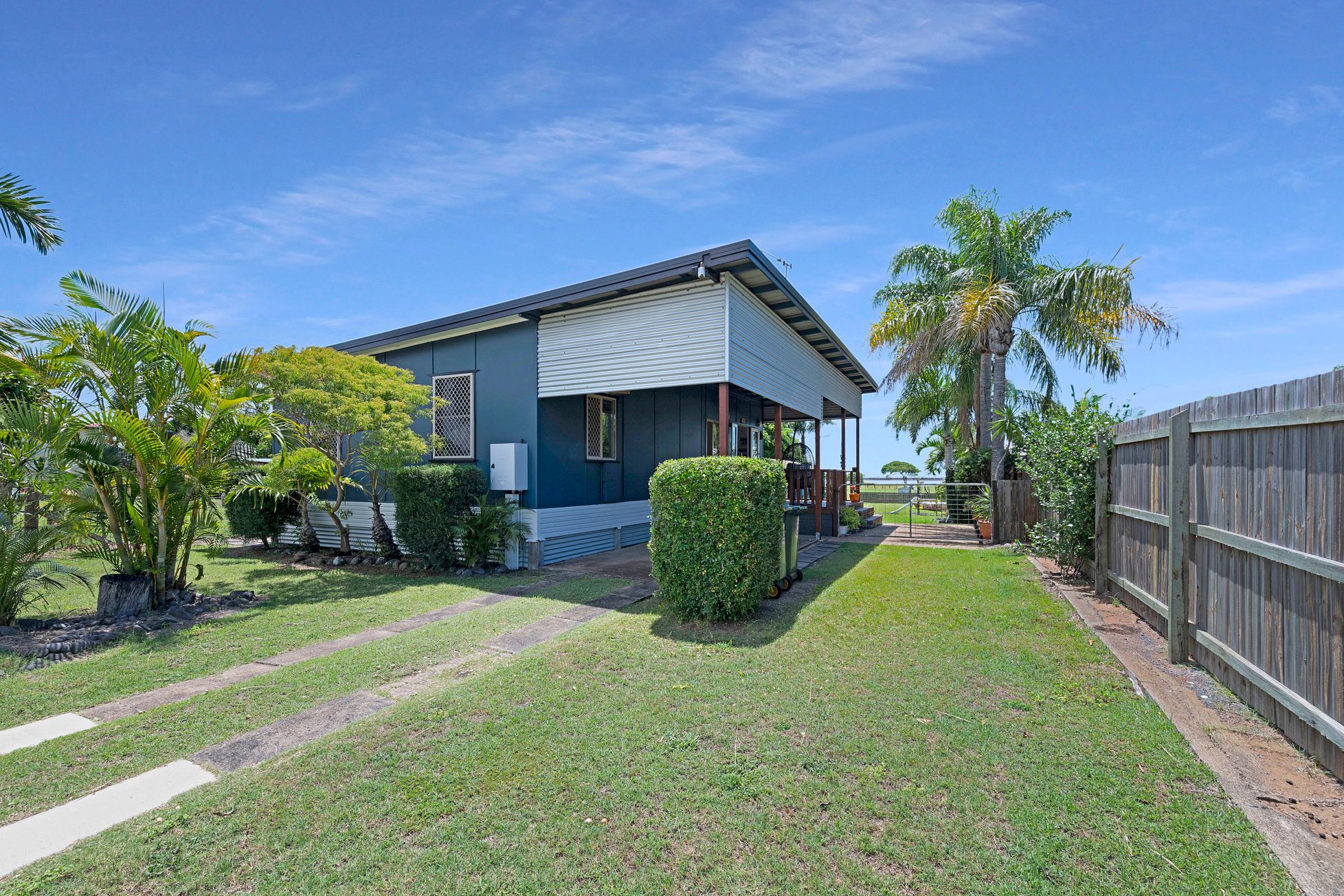 27 Zunker Street, Burnett Heads, QLD 4670