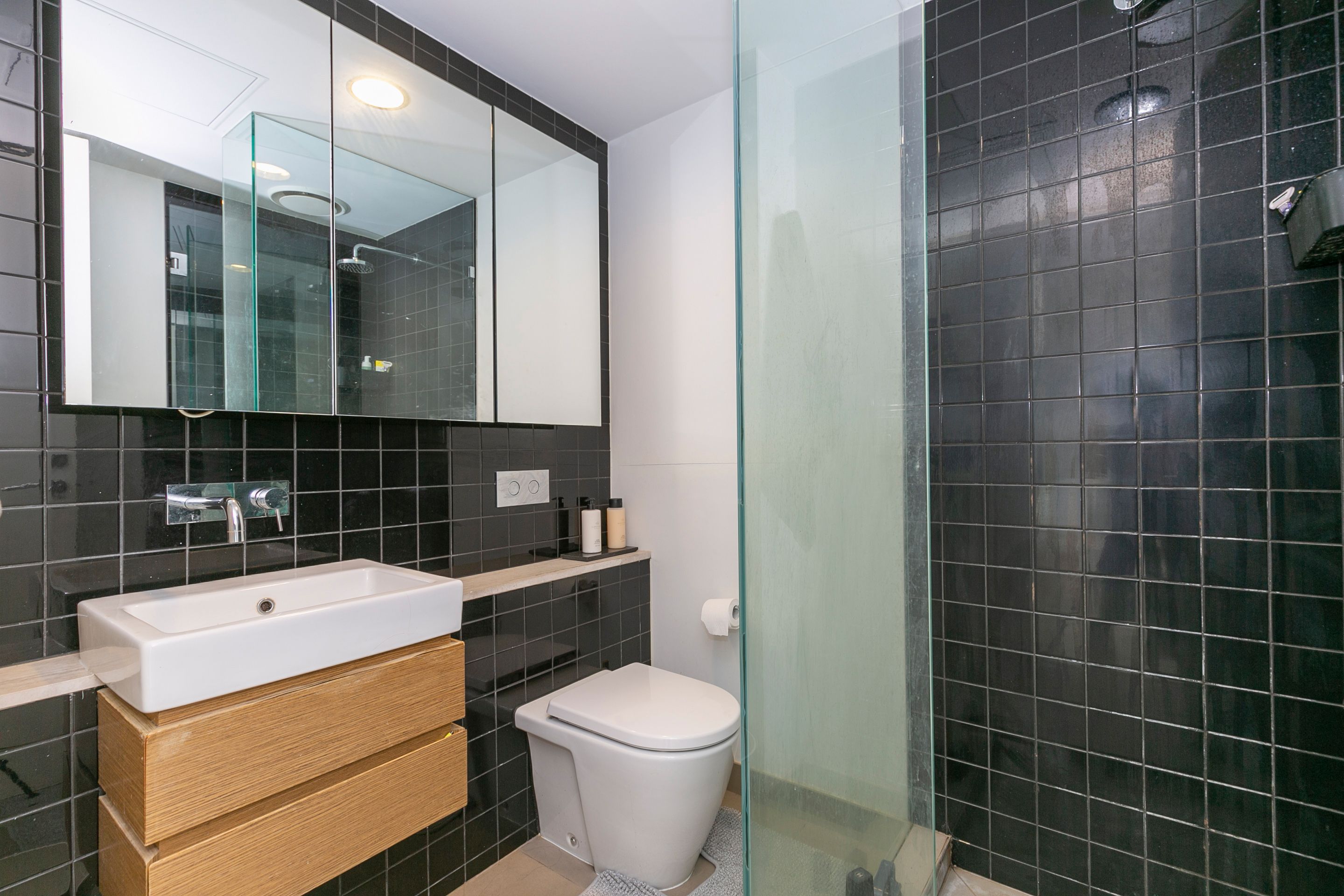 207/115 Nott Street — photo 6 of 9