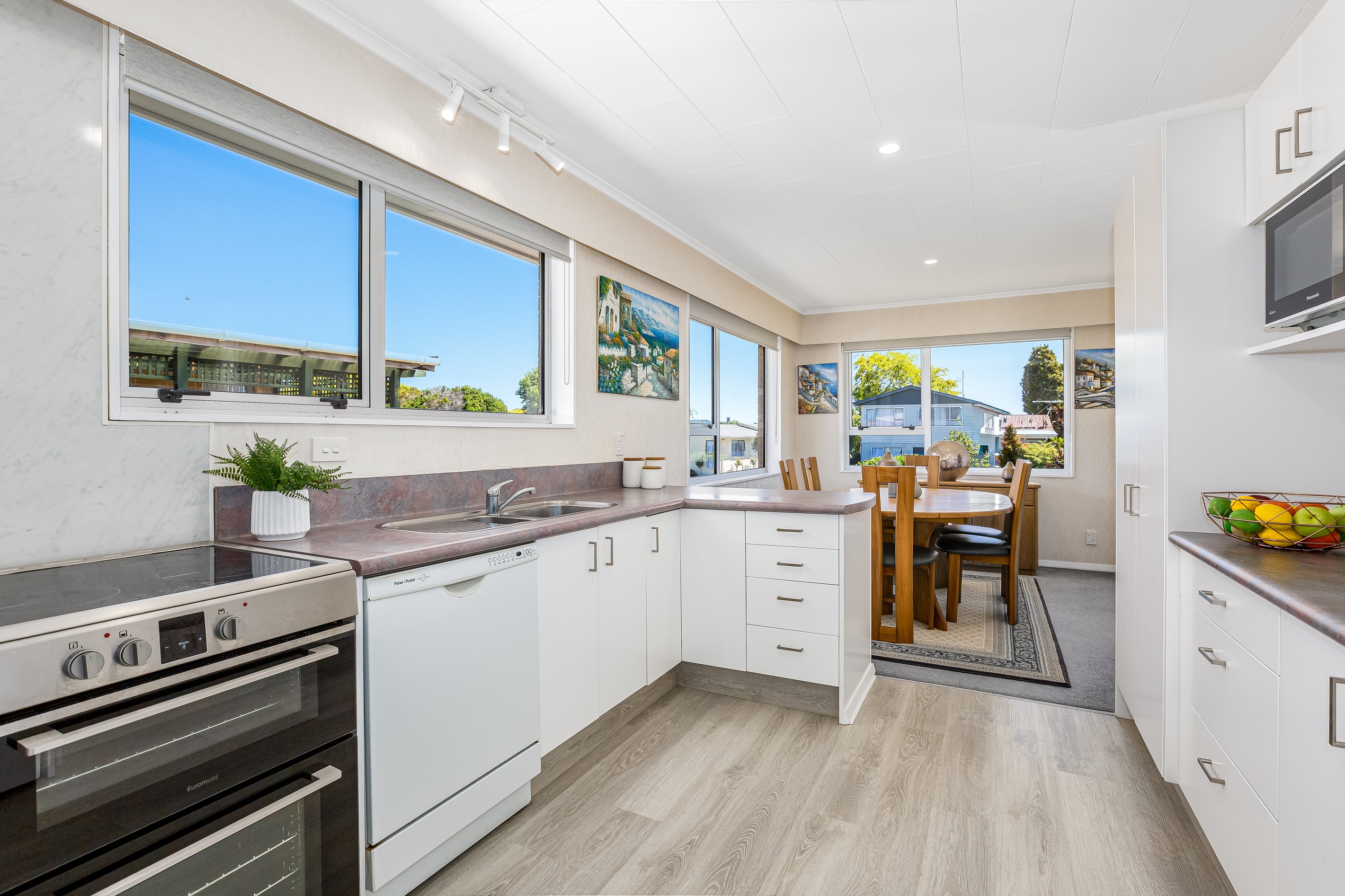 8 Tacoma Drive, Totara Park, Upper Hutt City