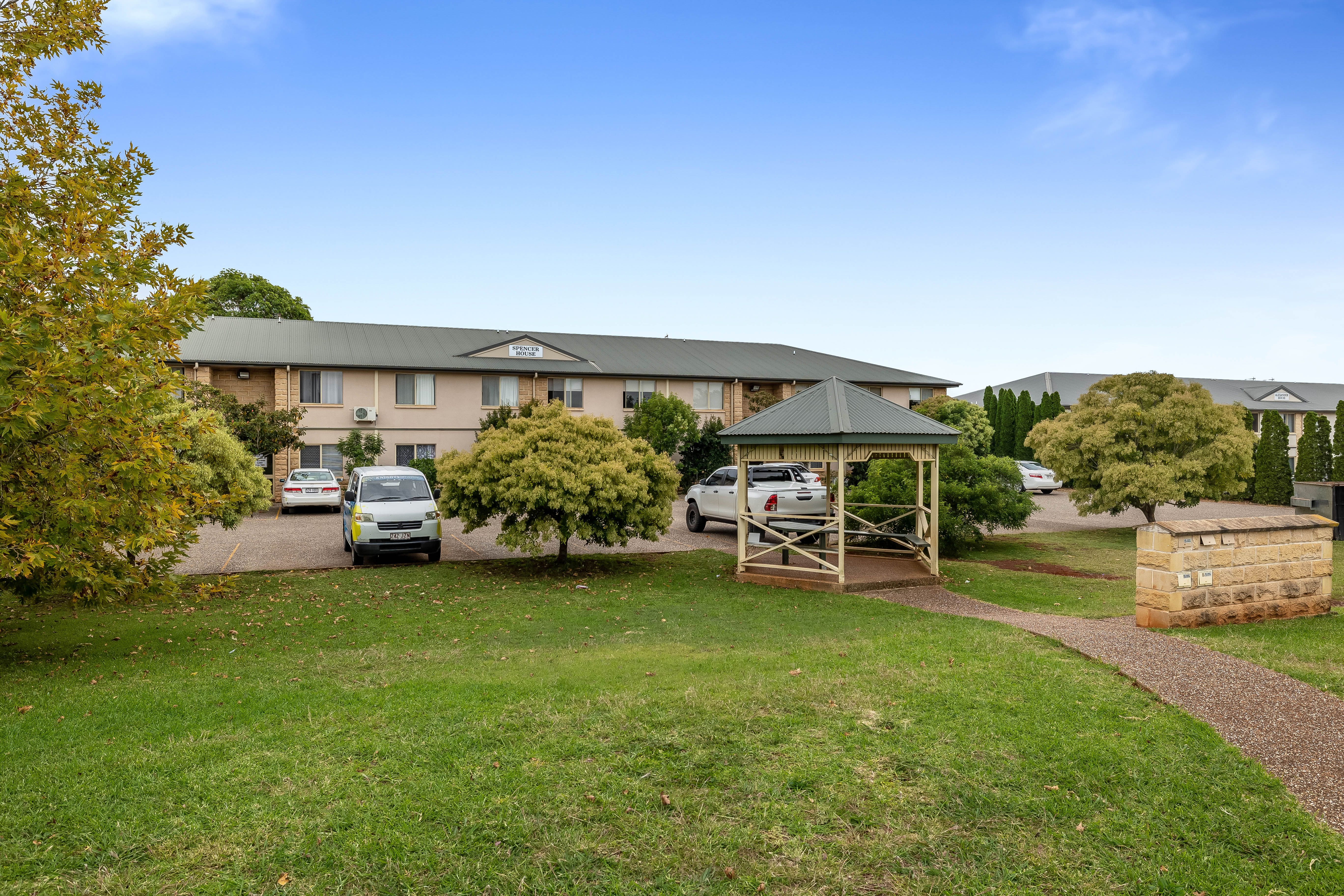 10/5-7 Uniplaza Court, Kearneys Spring, QLD 4350