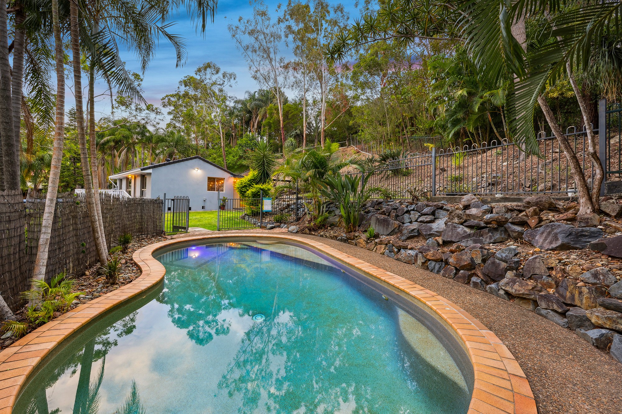 9 Design Place, Highland Park, QLD 4211