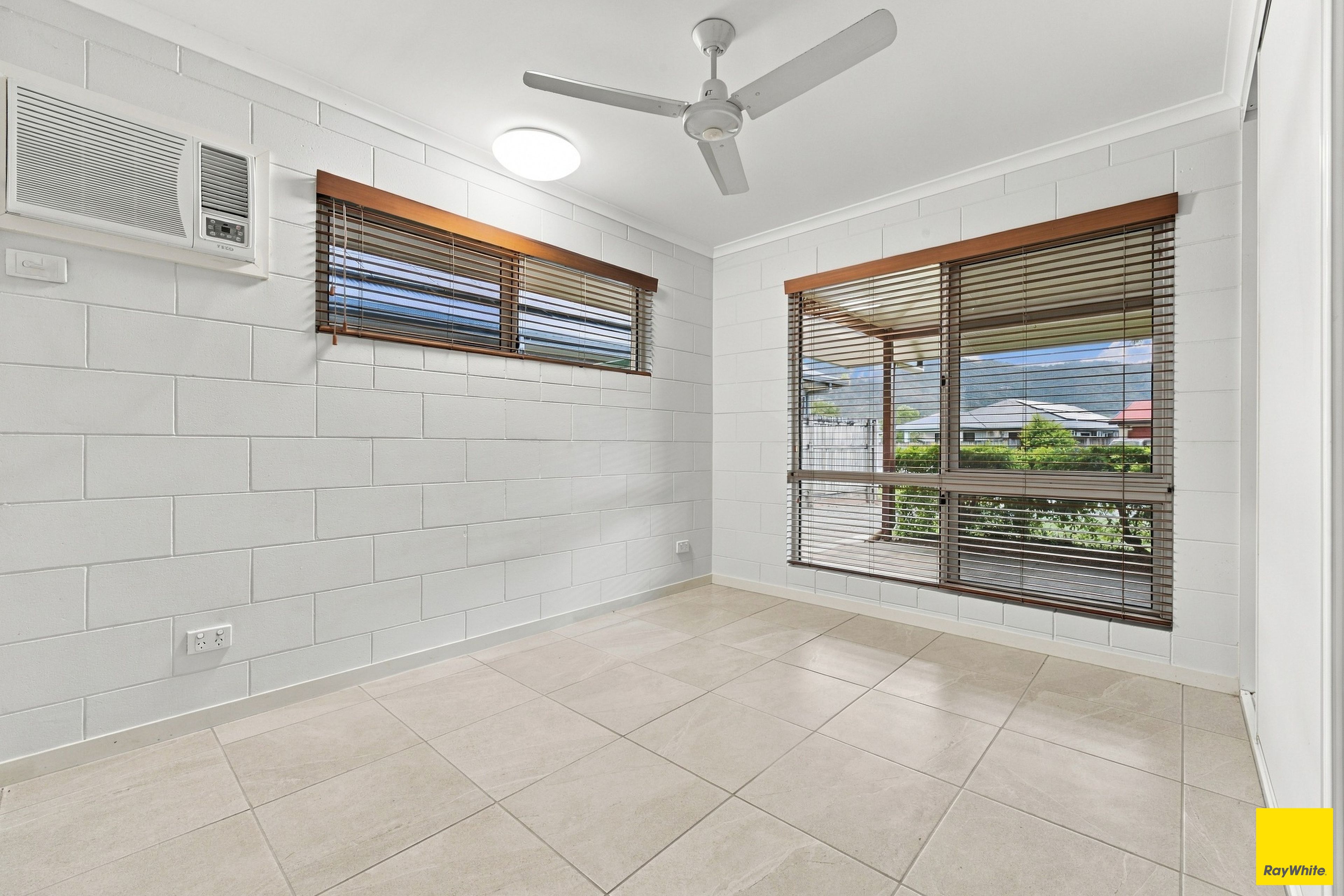 25 Del Manso Crescent — photo 13 of 24