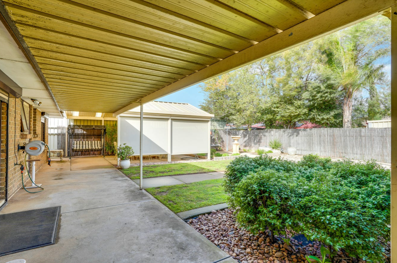 10 Bermudez Crescent — photo 12 of 15