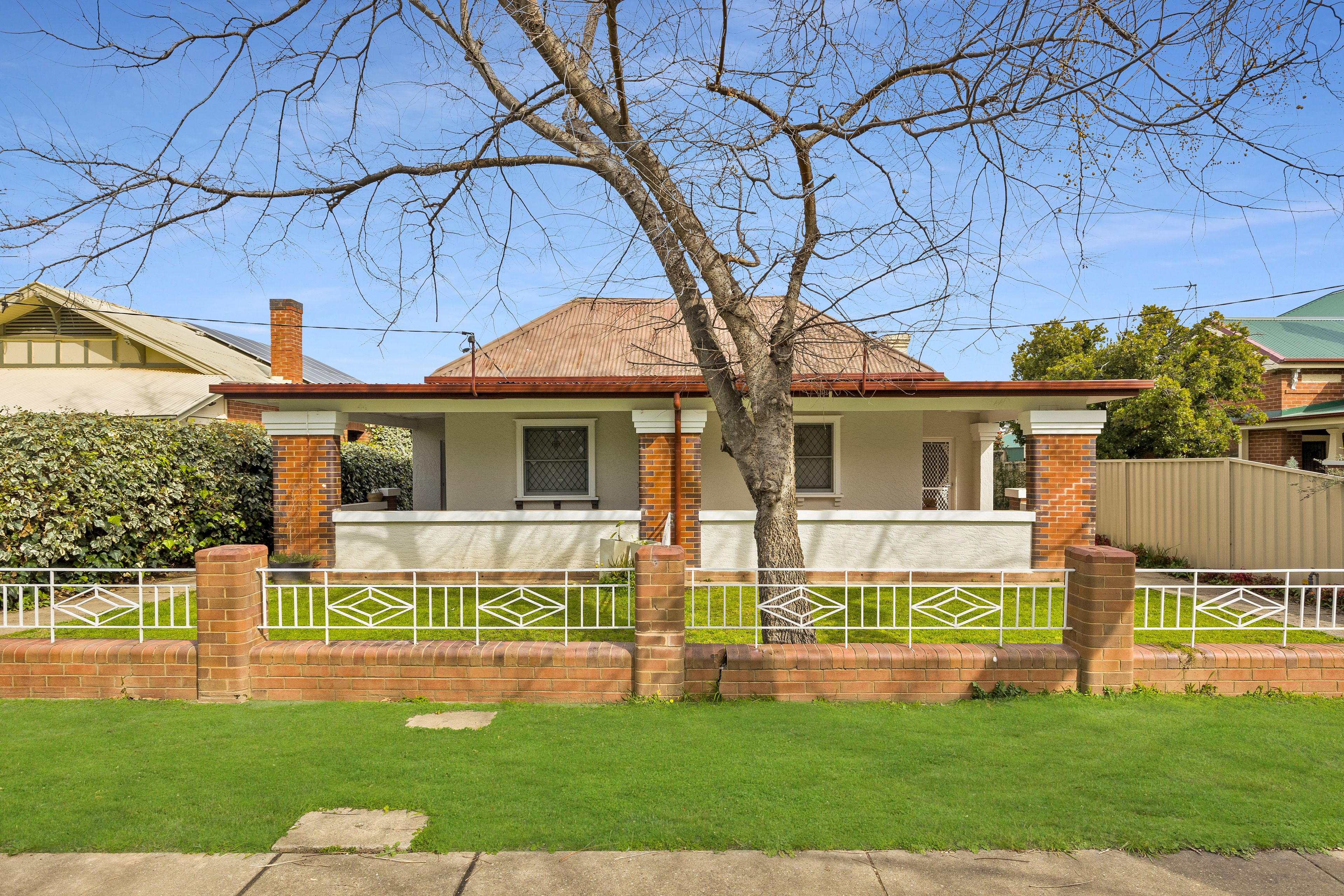 44 & 44A The Esplanade, WAGGA WAGGA NSW 2650