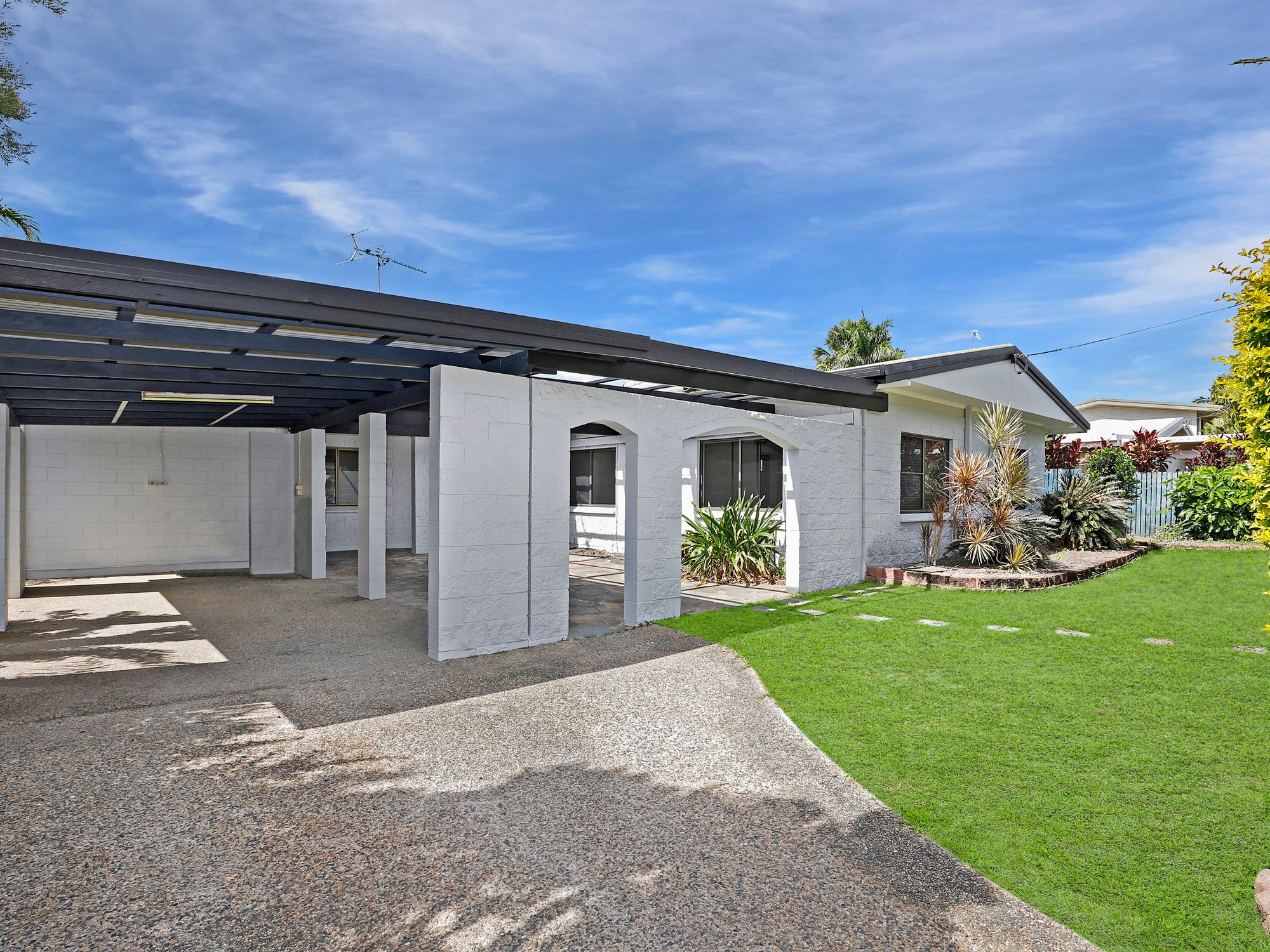 20 Thais Street, Palm Cove QLD 4879