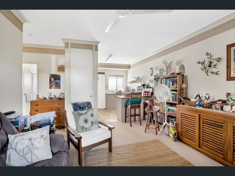 2/362 Mccoombe Street, Mooroobool, QLD 4870