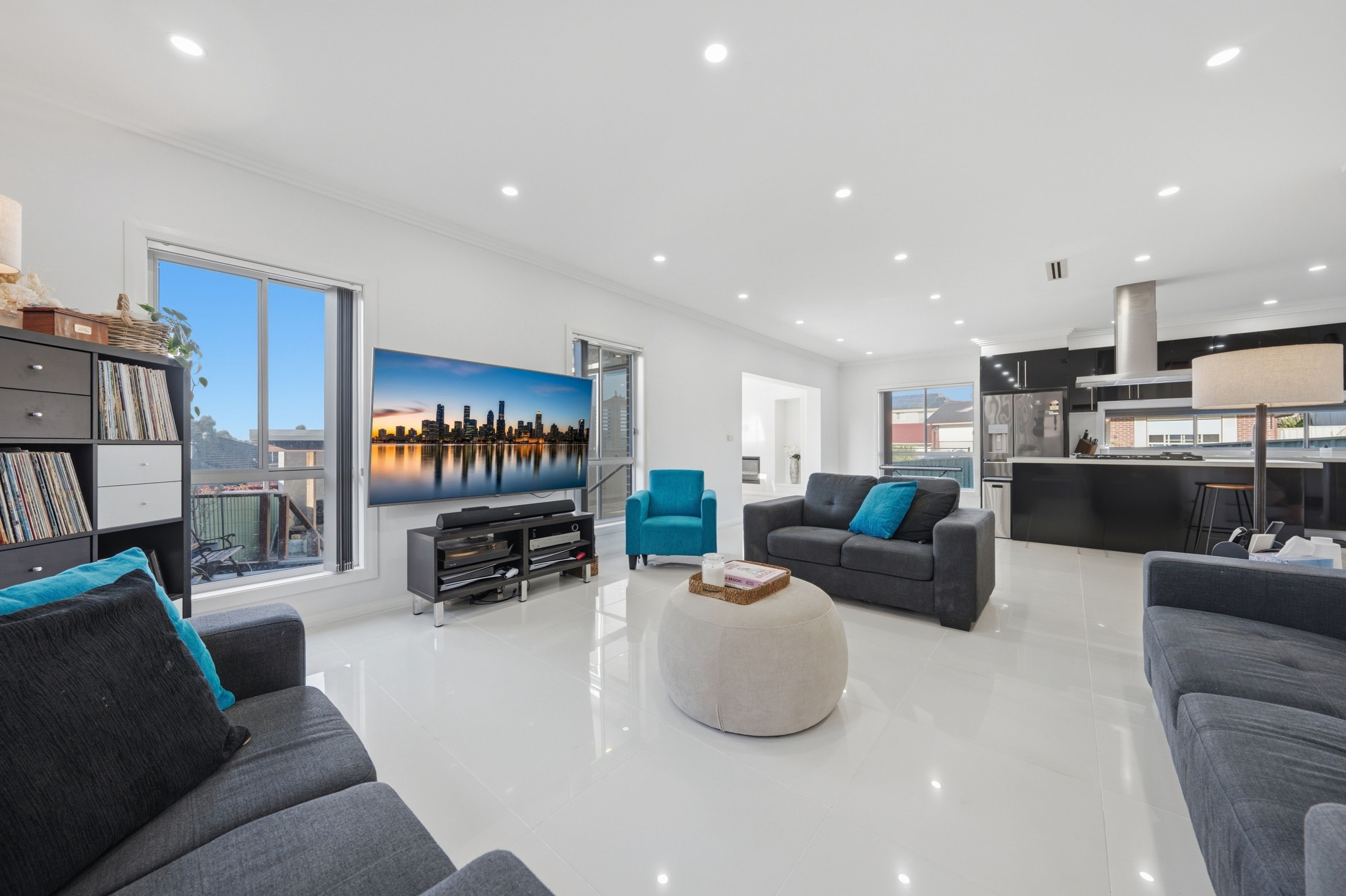 8 Weston Place, West Hoxton, NSW 2171