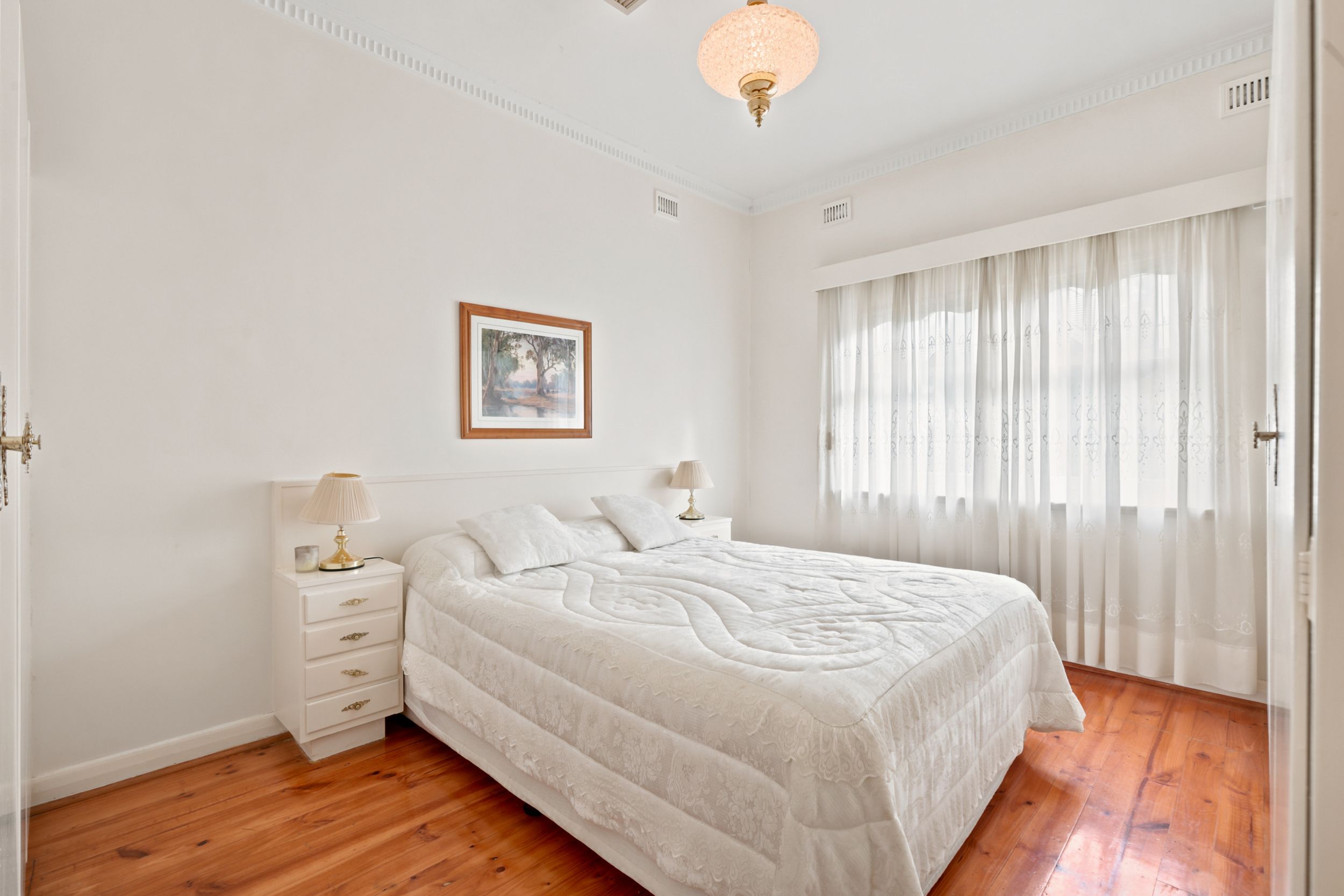 39 Essex Street South — photo 10 of 22