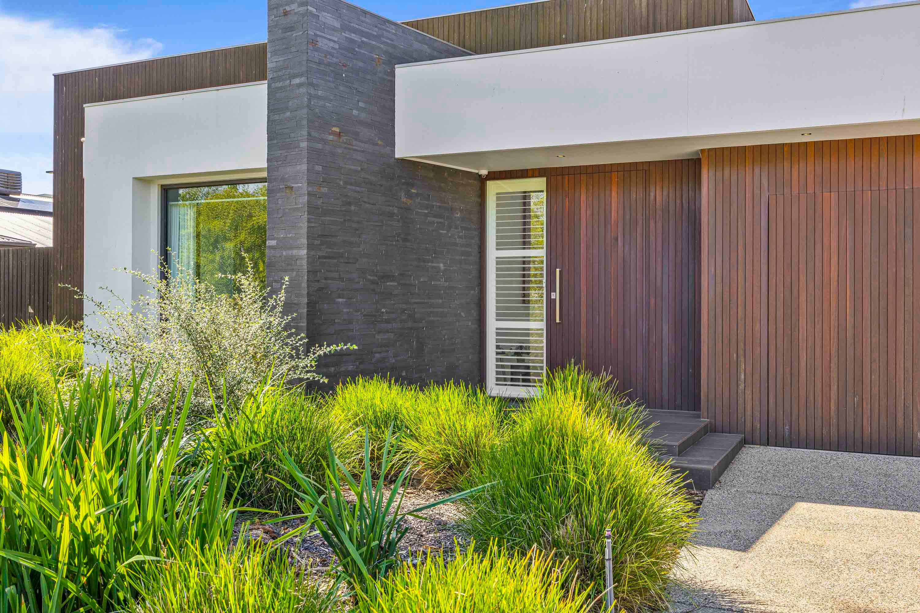 1790 Sturt Street — photo 3 of 30