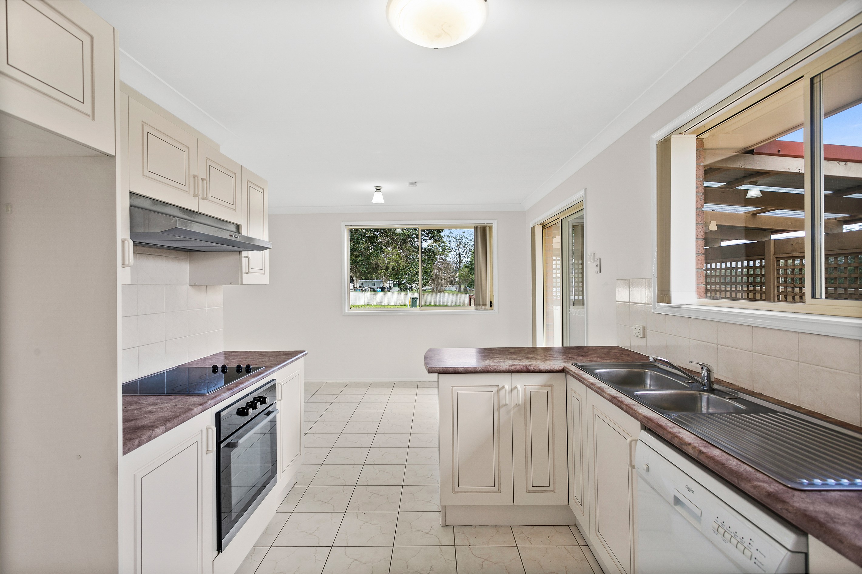 1/8 Calderwood Road, Albion Park, NSW 2527