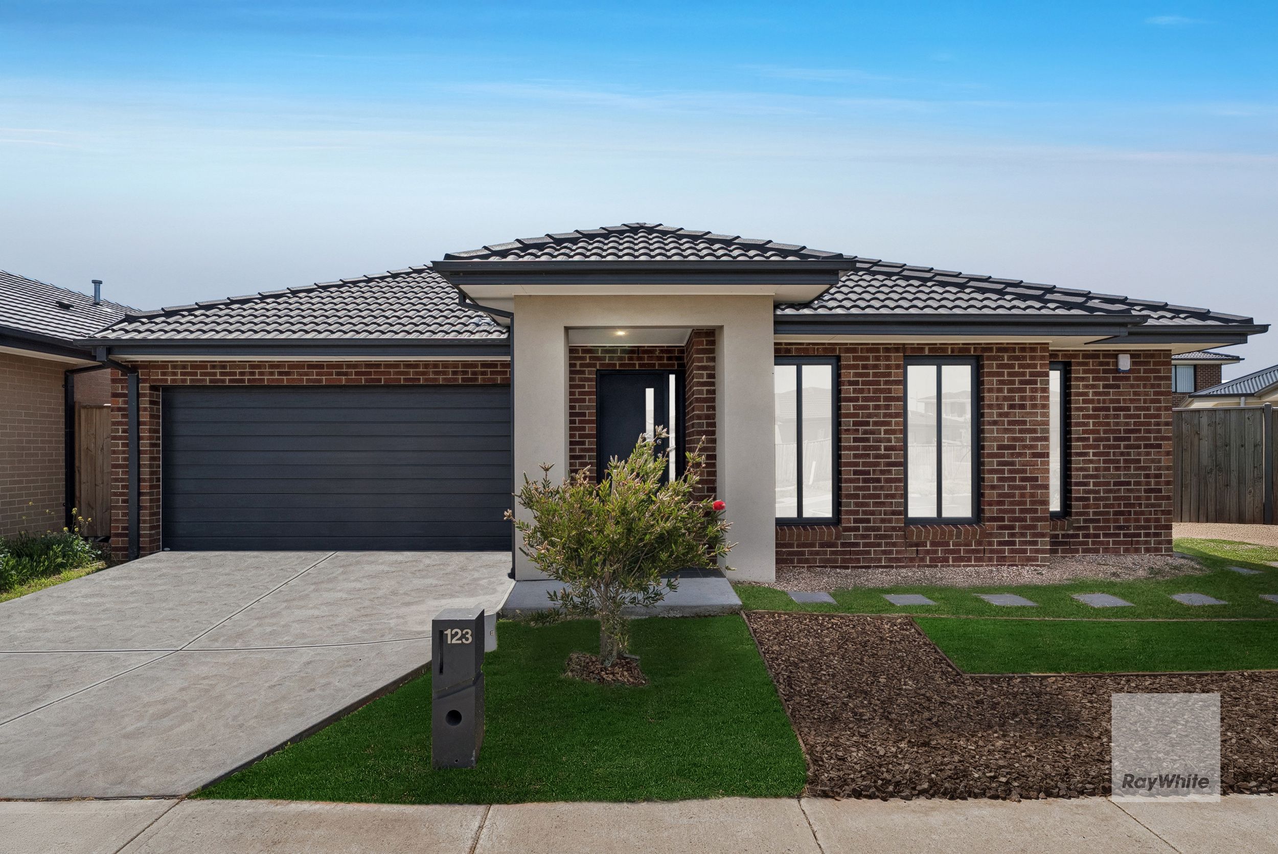 123 Palmdale Crescent , Mambourin VIC 3024