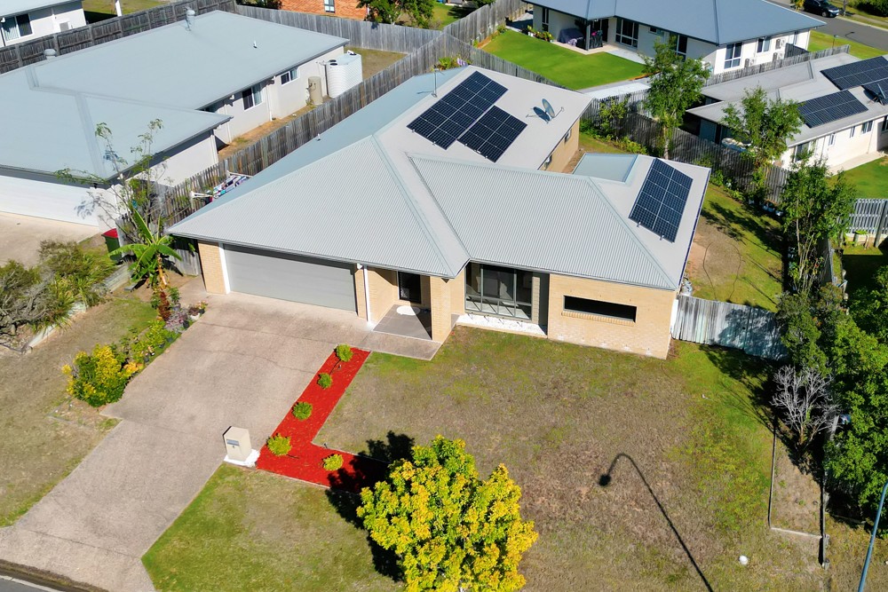 4 Isla Court, New Auckland, QLD 4680