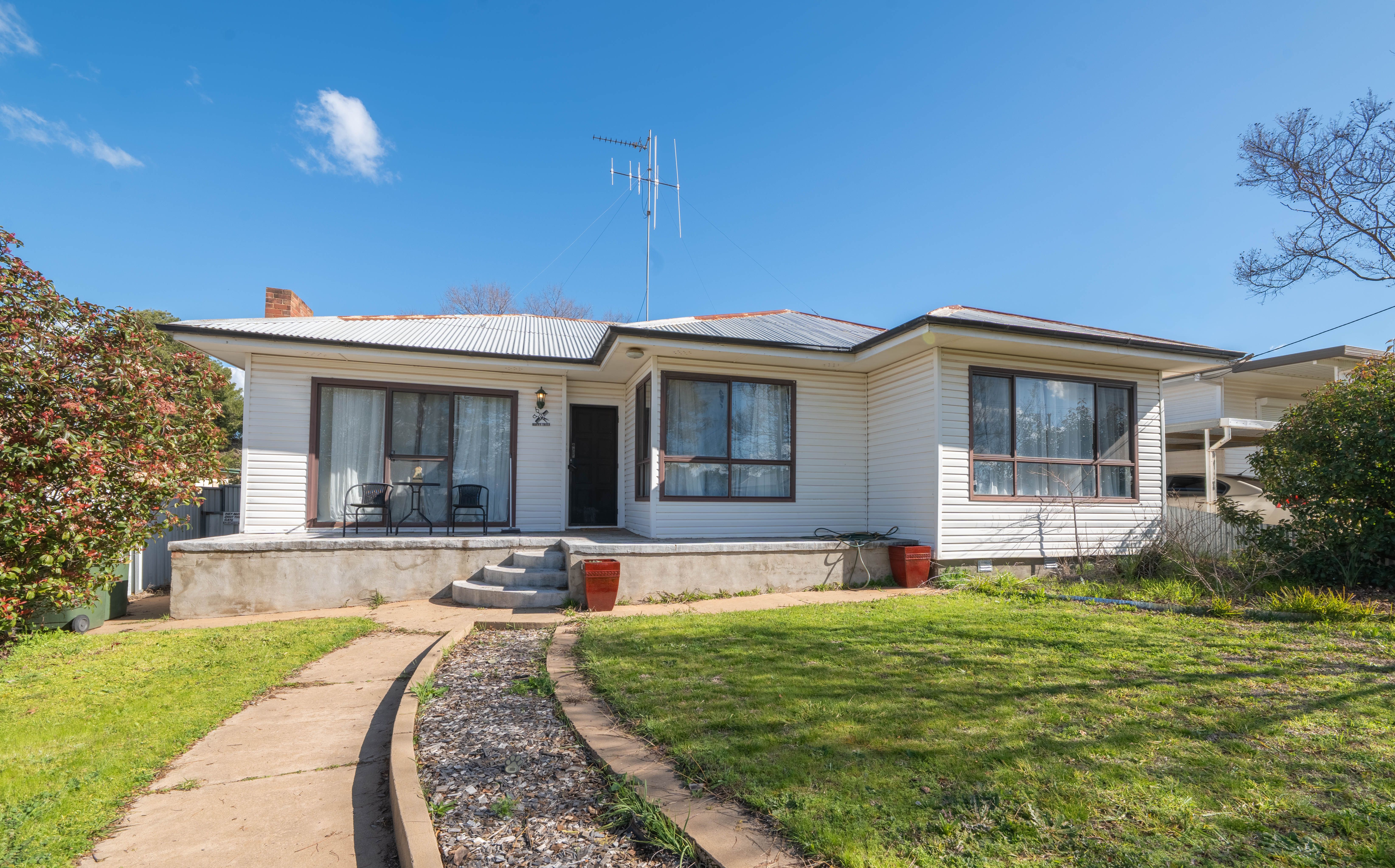 3 Hooley Street — photo from Ray White Parkes