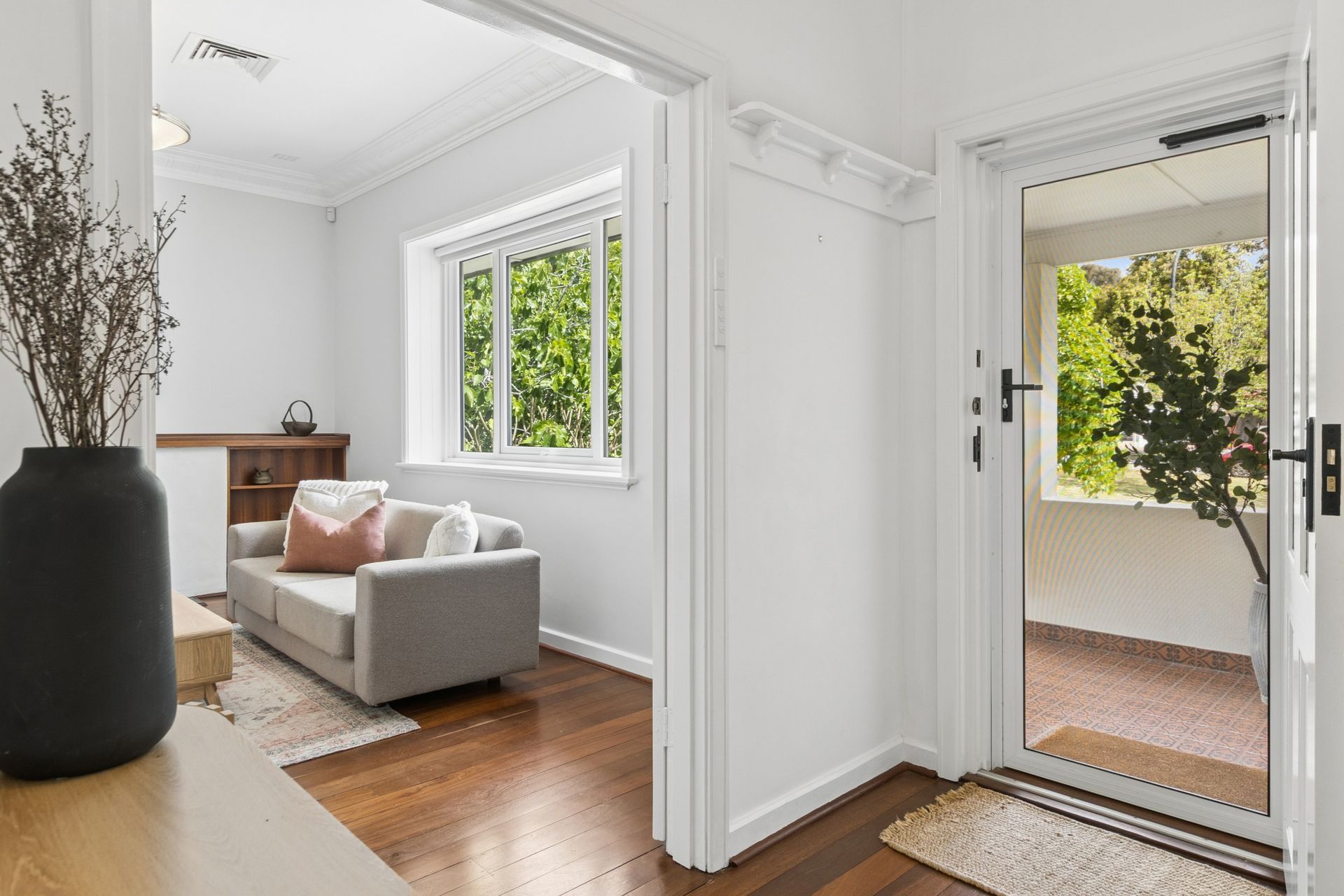 8 Woodlands Street — photo 3 of 30