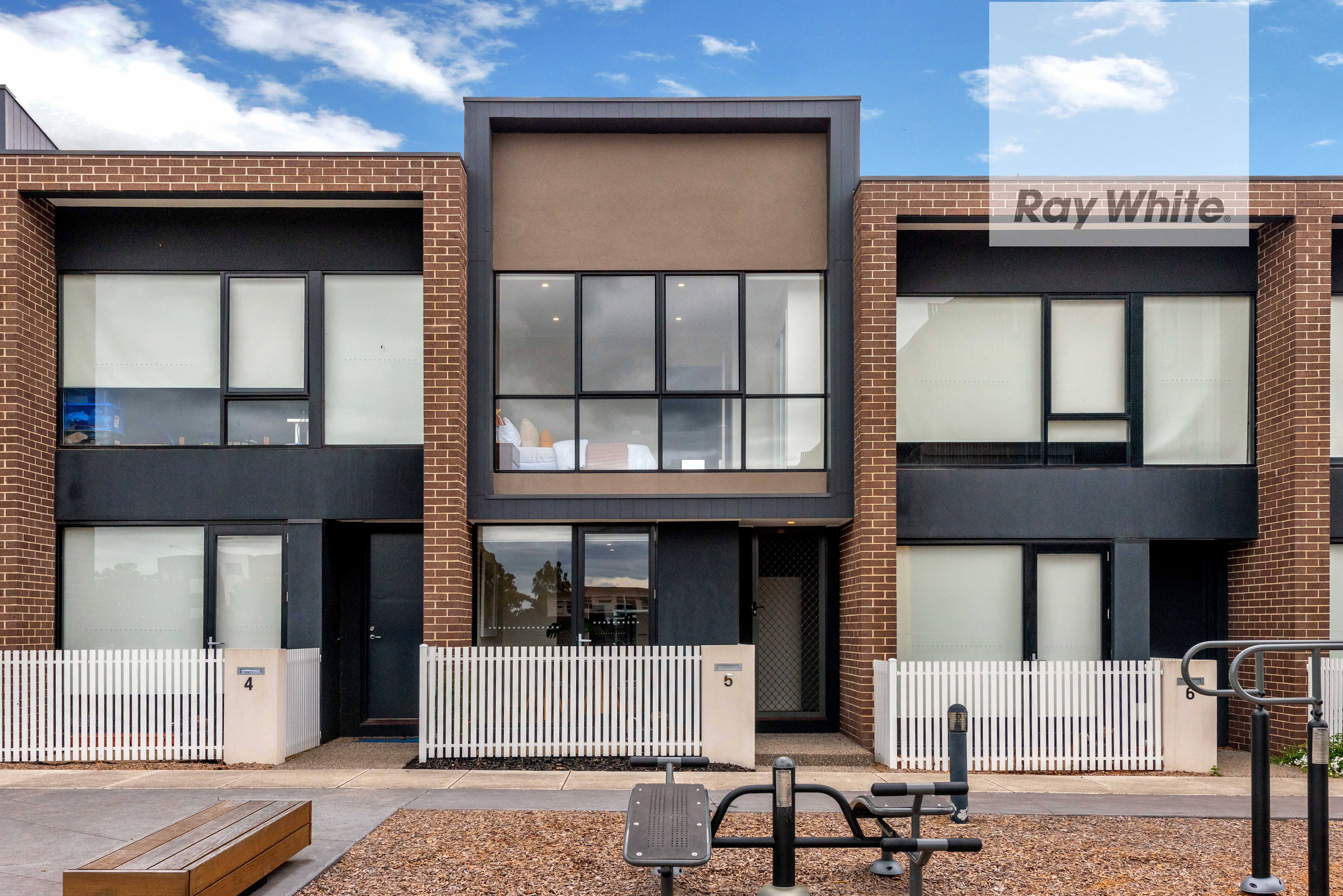 5 Olsen Walk, Mill Park, VIC 3082