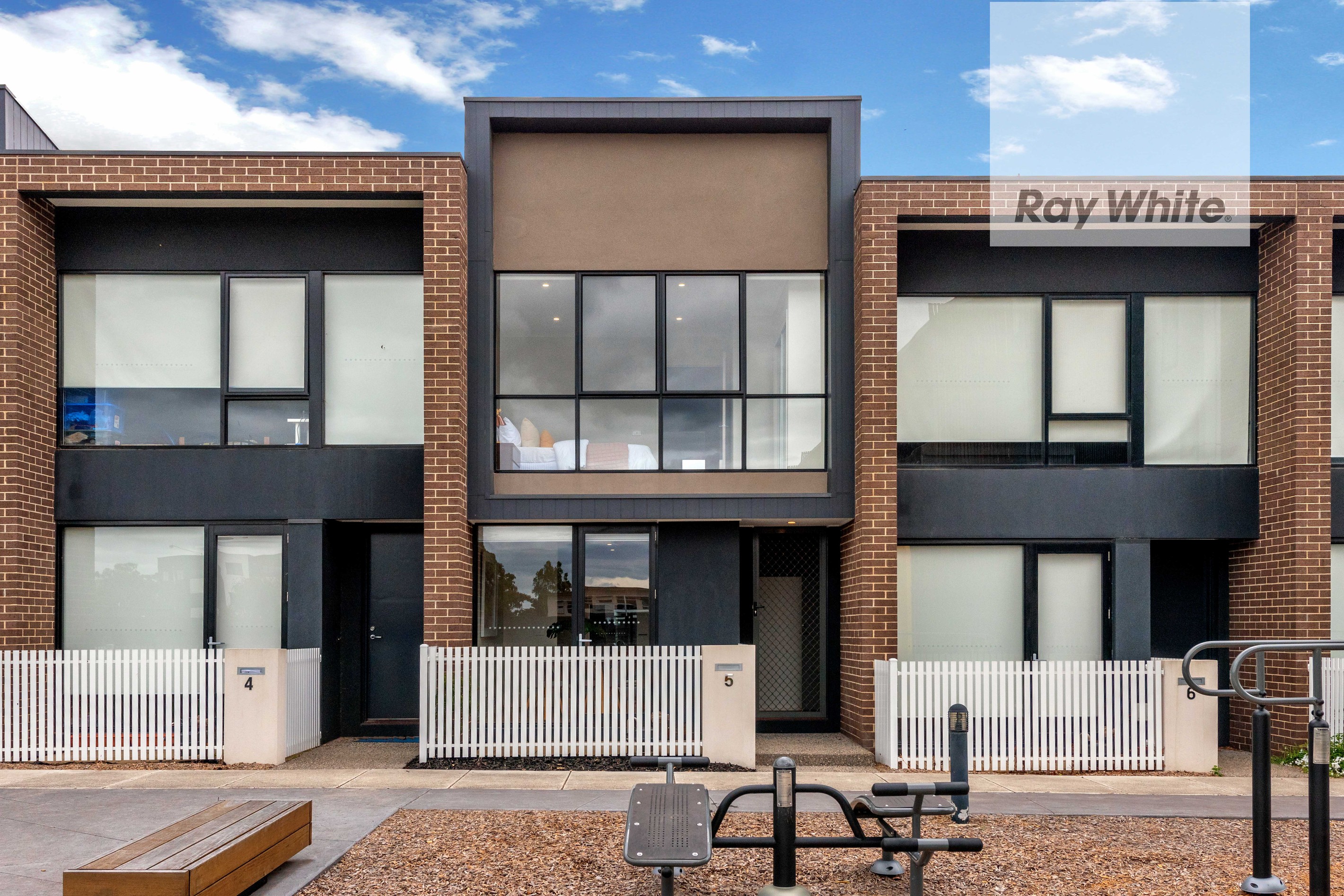 5 Olsen Walk, Mill Park, VIC 3082