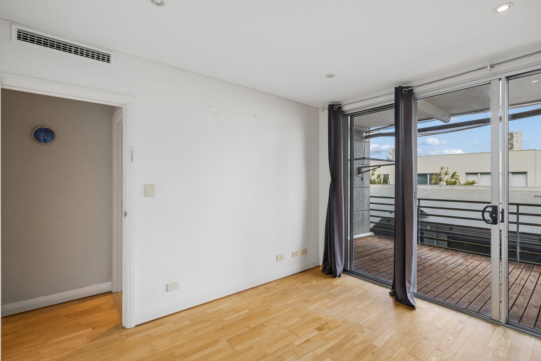 2/21 Russell Street — photo 14 of 26