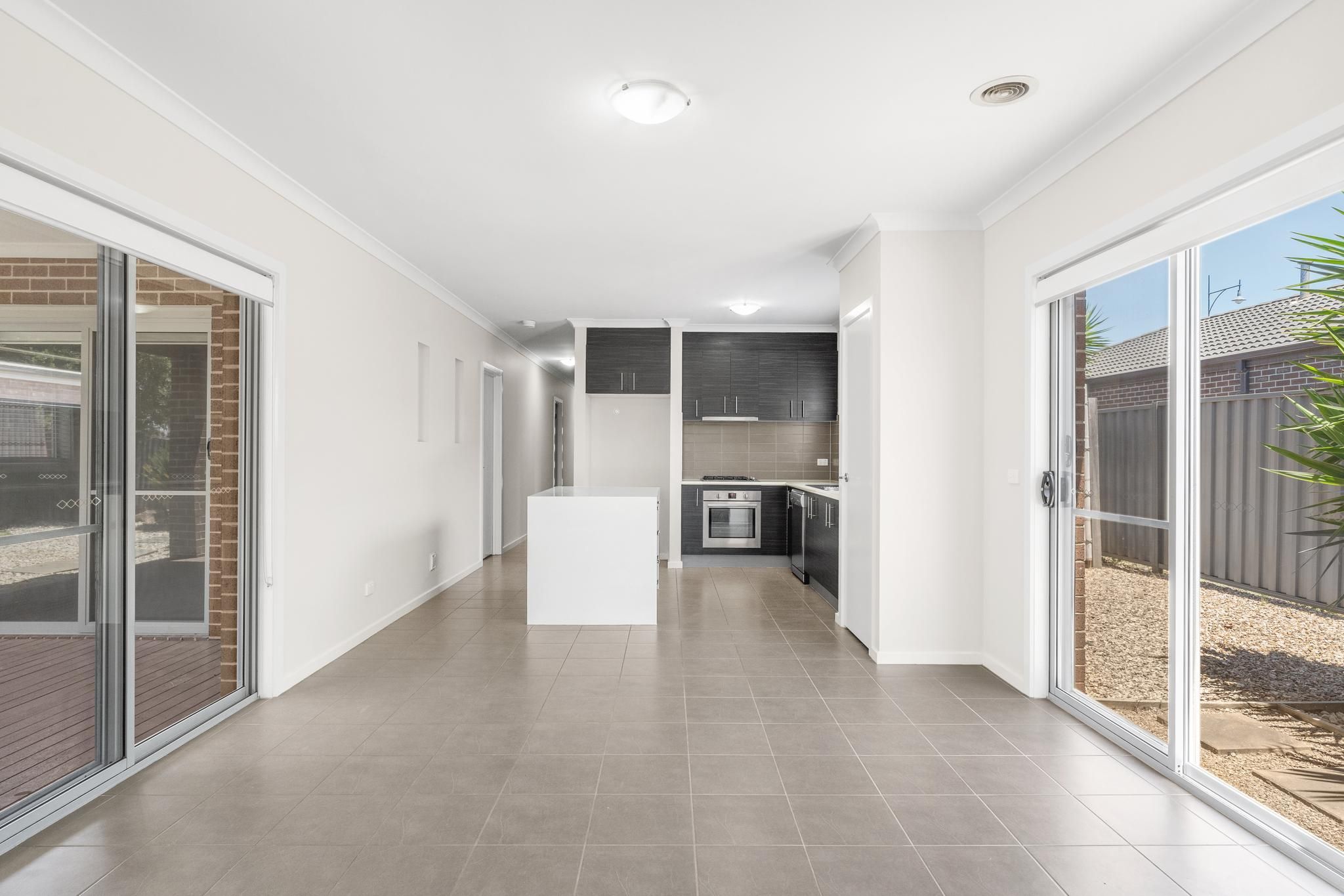 30 Eureka Drive, MANOR LAKES, VIC 3024
