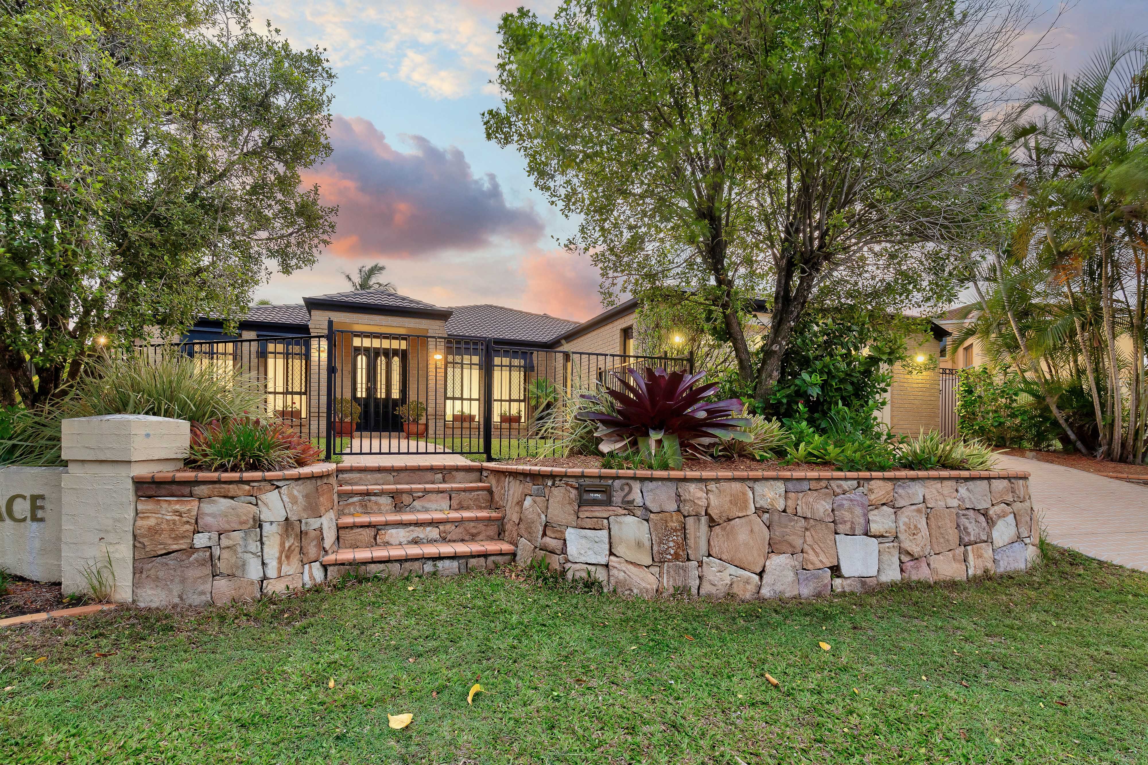 2 Gordon Place, Parkinson, QLD 4115