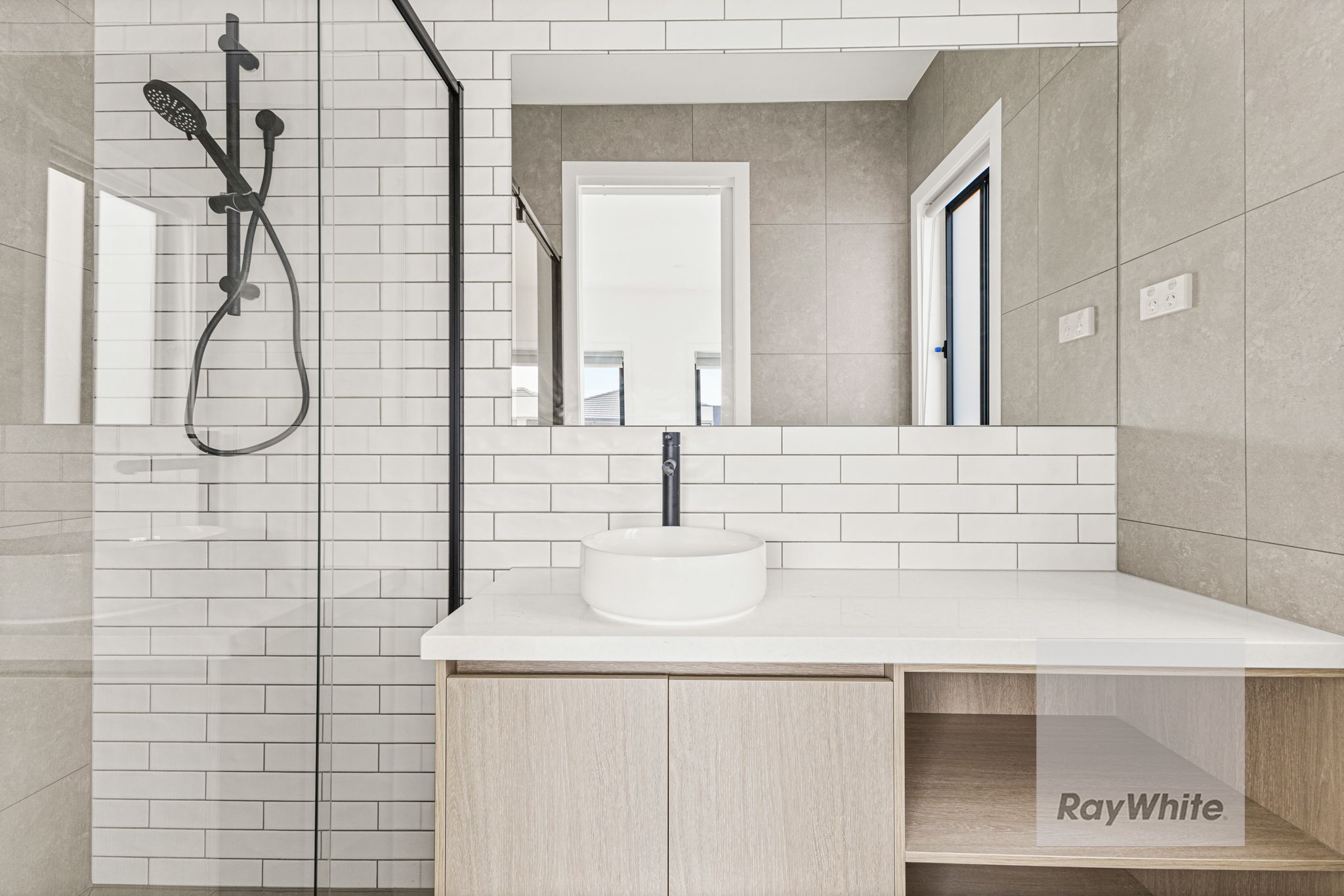 27 Petersfield Way — photo 3 of 11