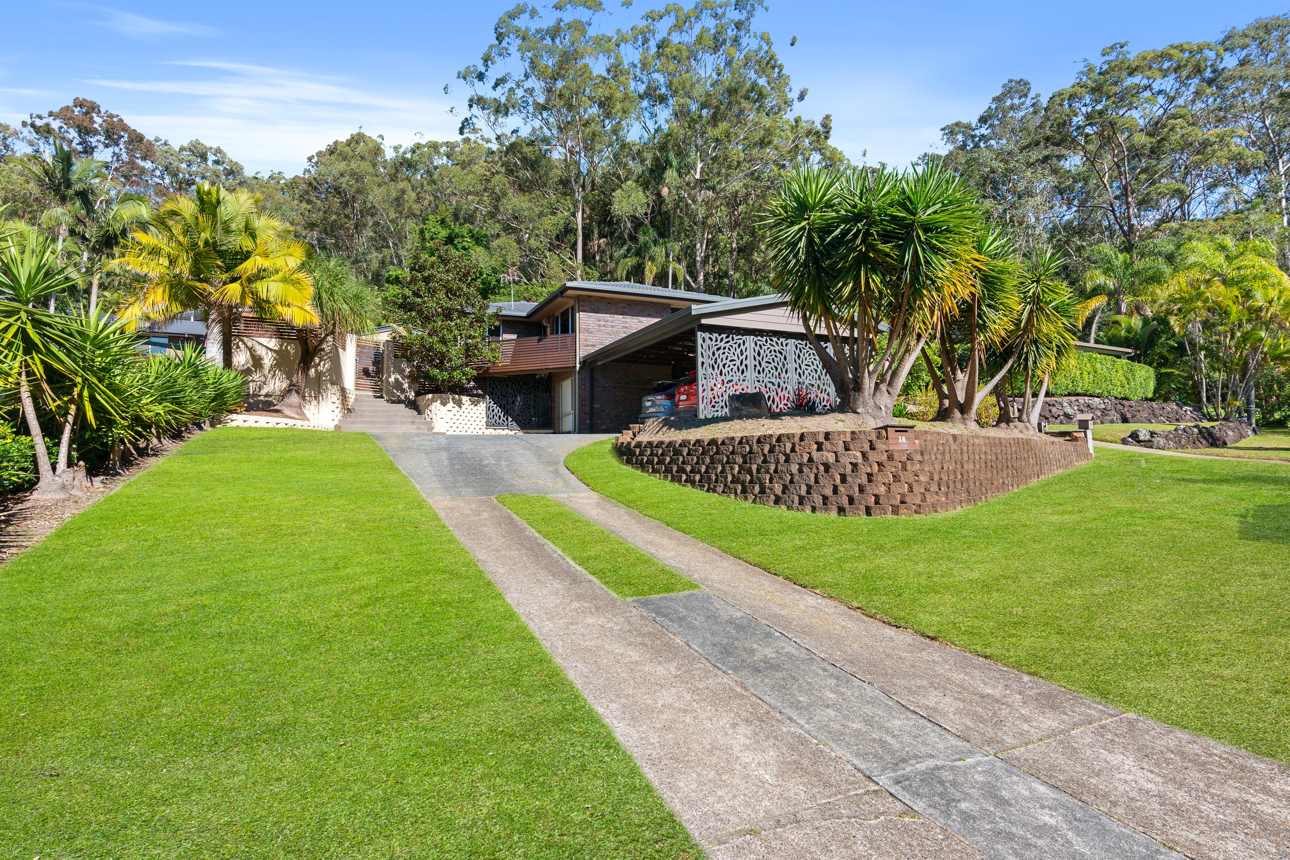 16 Bronhill Street, Currumbin Waters, QLD 4223