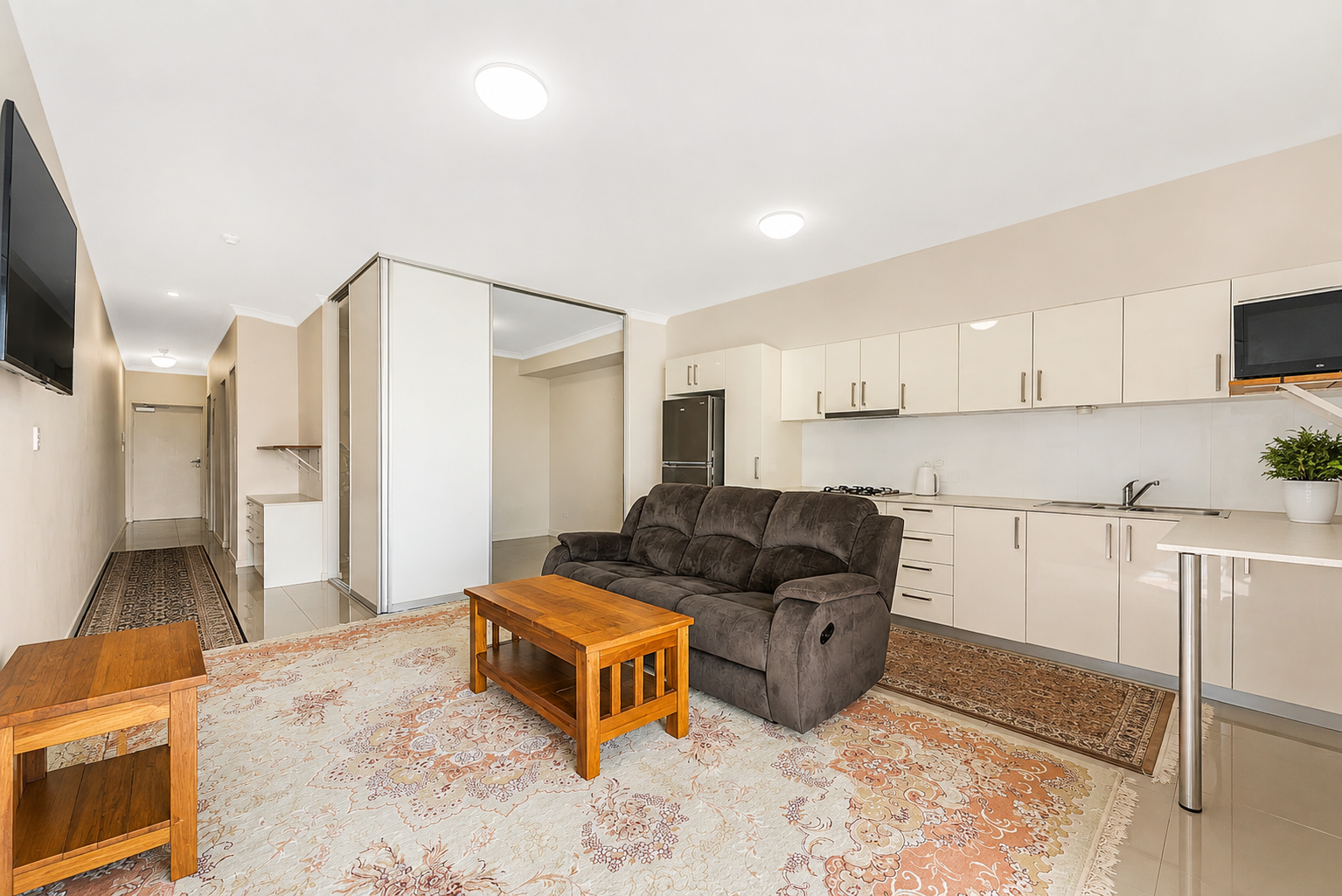 305/2 Augustine Street — photo 3 of 11