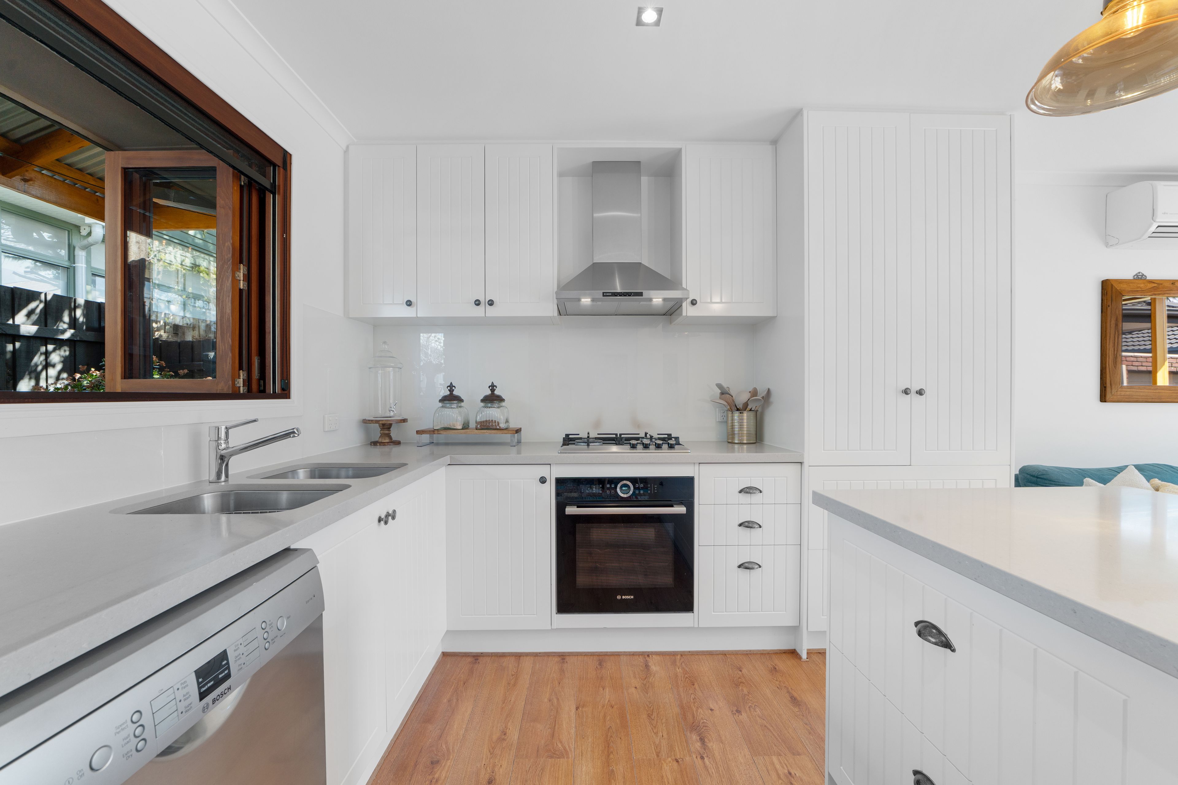 2/10 Keith Street — photo 3 of 16