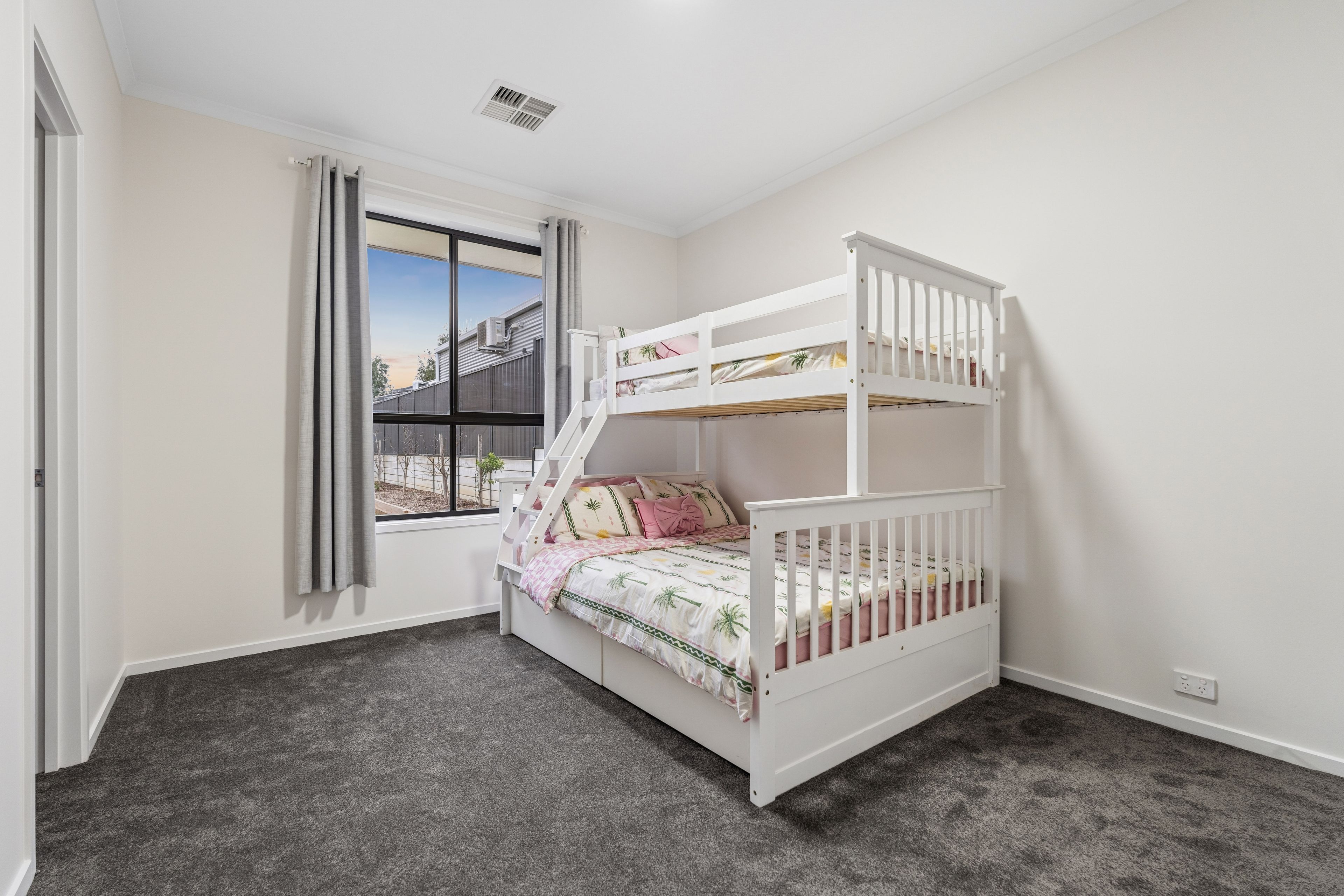 23 Macquarie Parade — photo 15 of 28