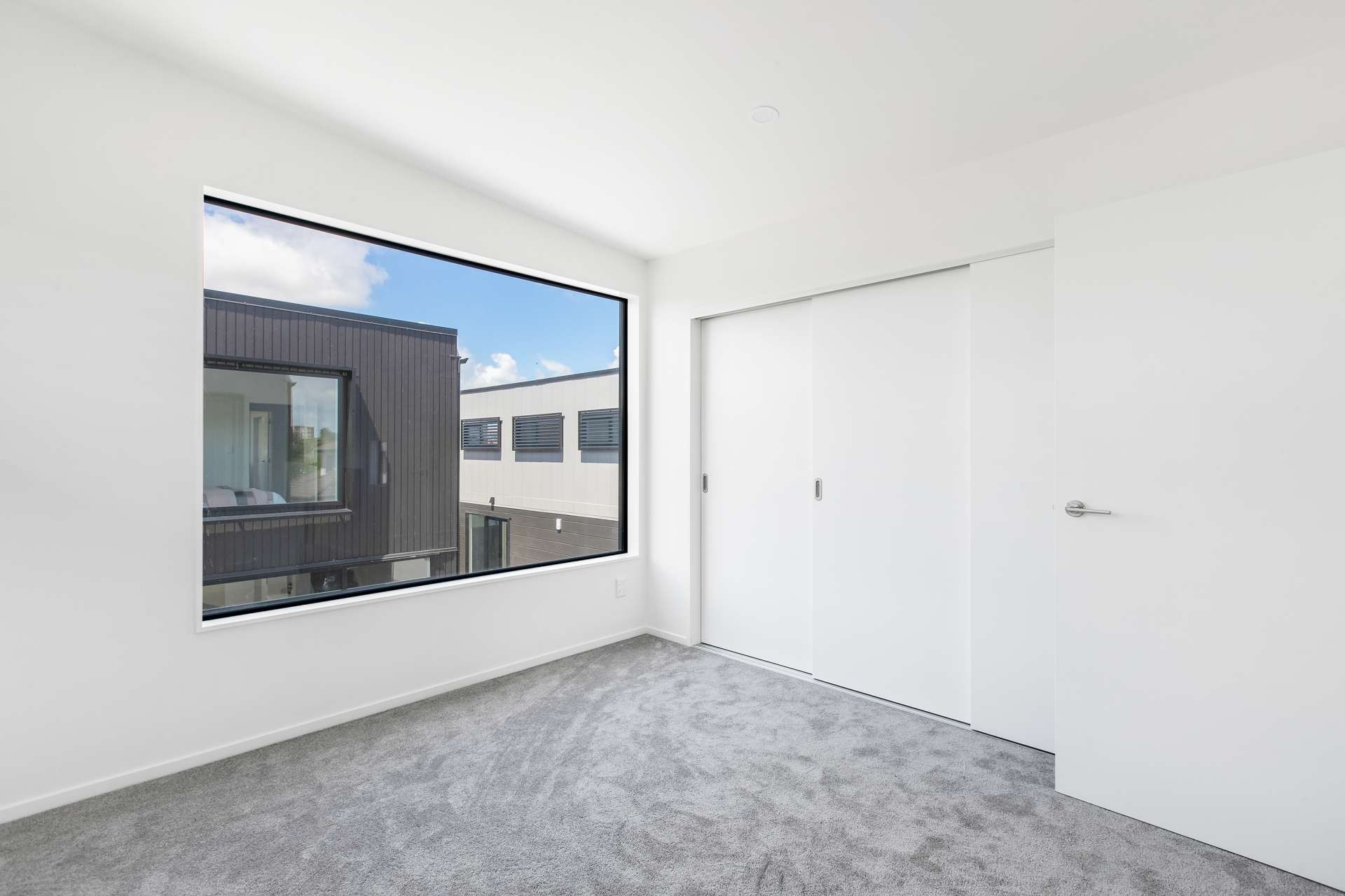 1/40 Kenderdine Road photo 28