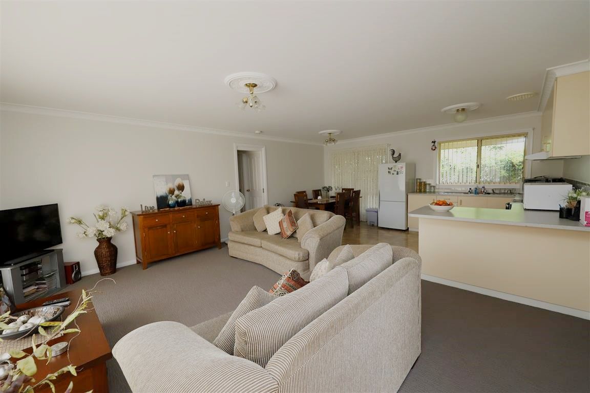 2/6 Mangaroo Avenue, Tumut, NSW 2720