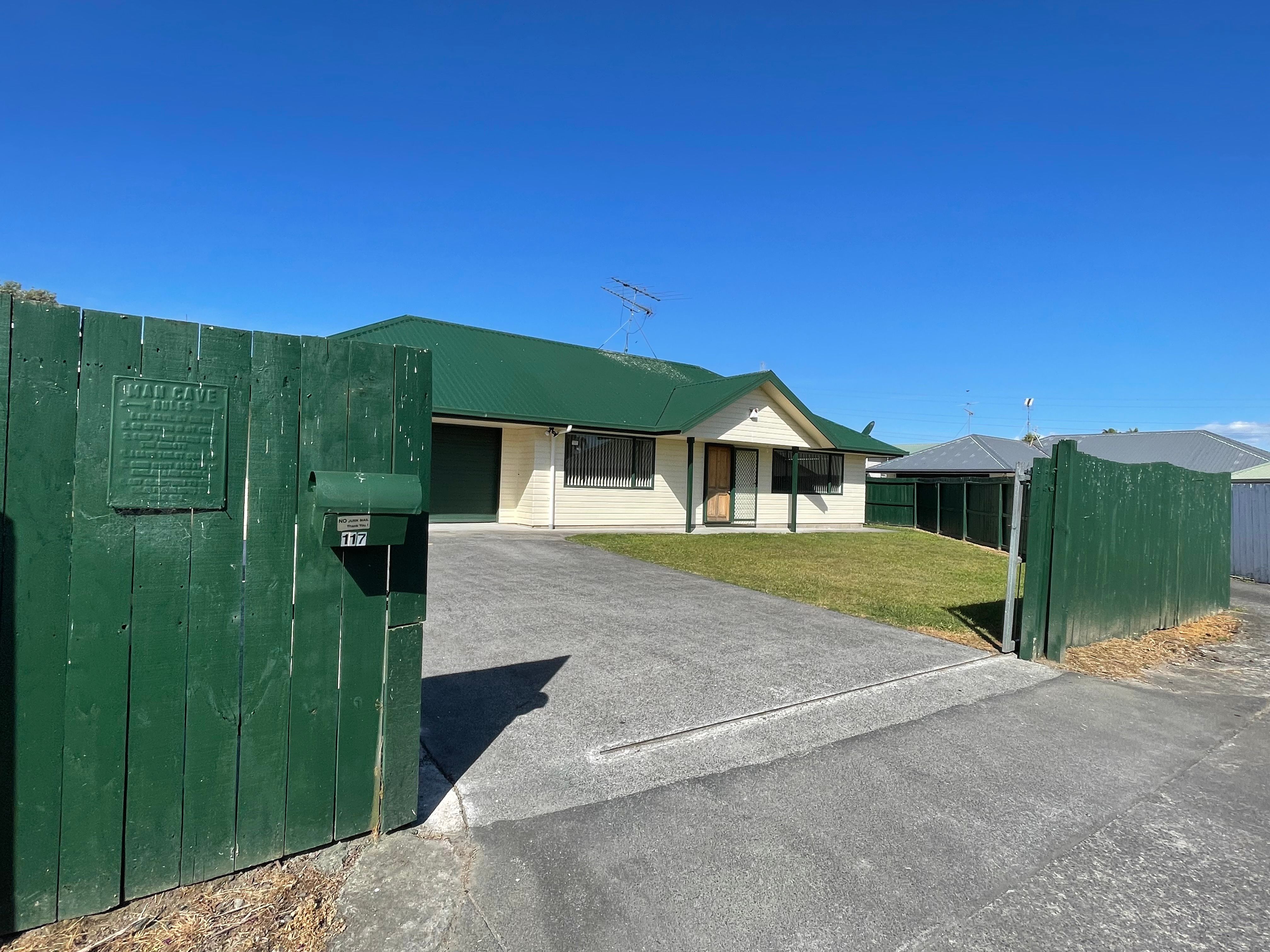 117 Kindergarten Drive, Conifer Grove, Manukau City
