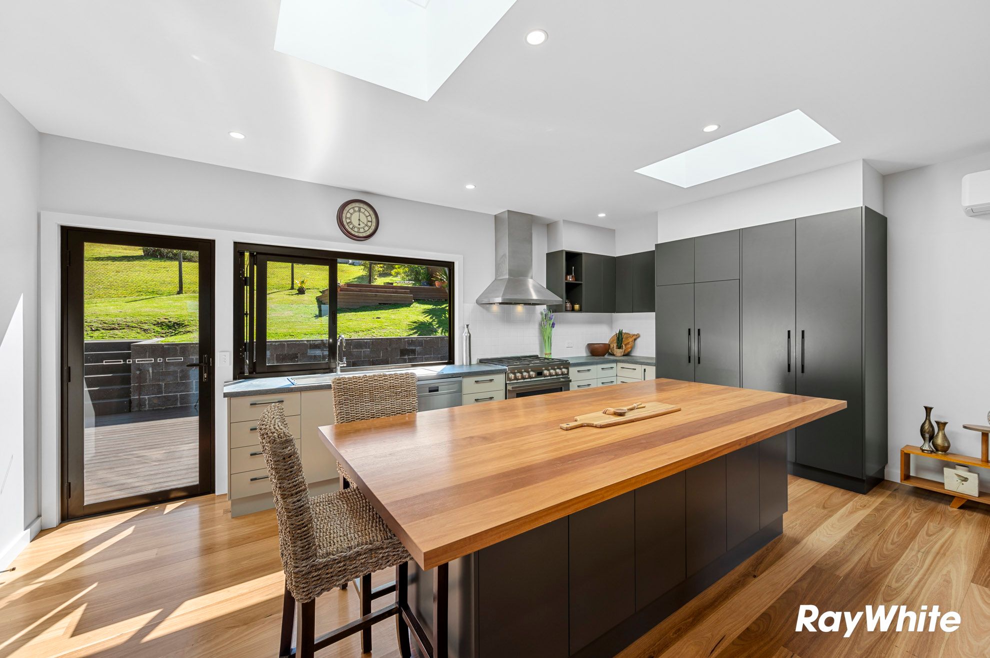 20 Beatty Crescent — photo 11 of 30