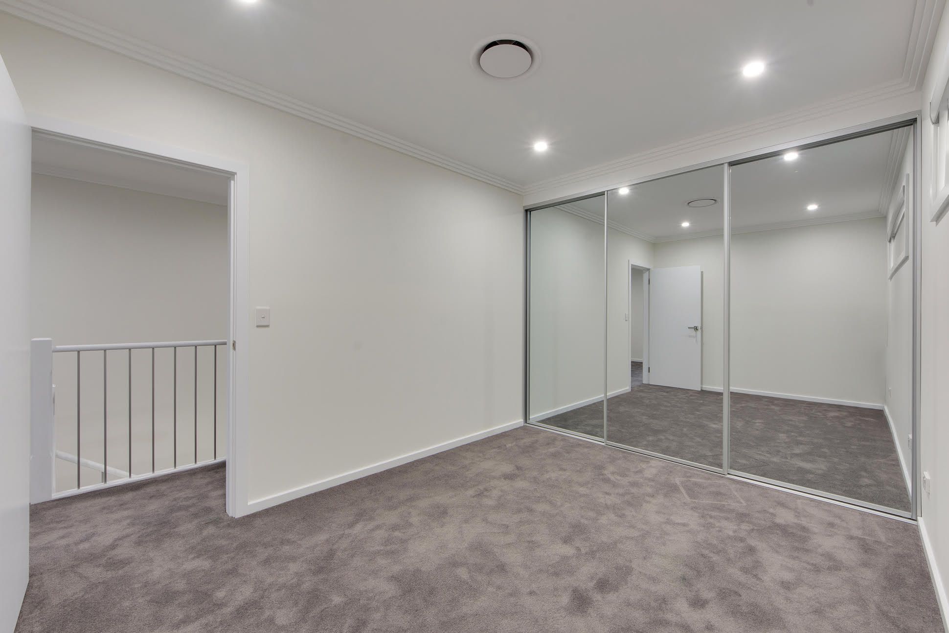 8 Hilltop Crescent — photo 6 of 10
