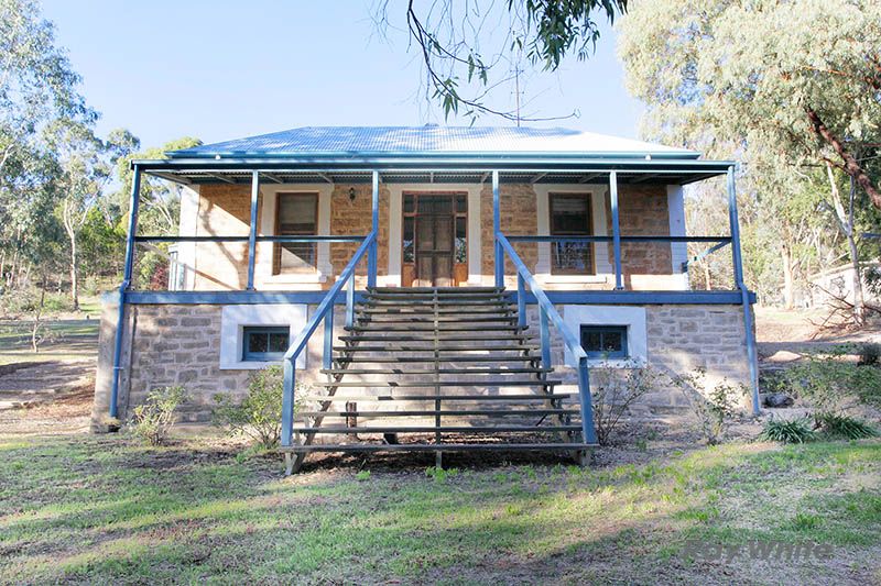 33 Warenda Road, Clare, SA 5453