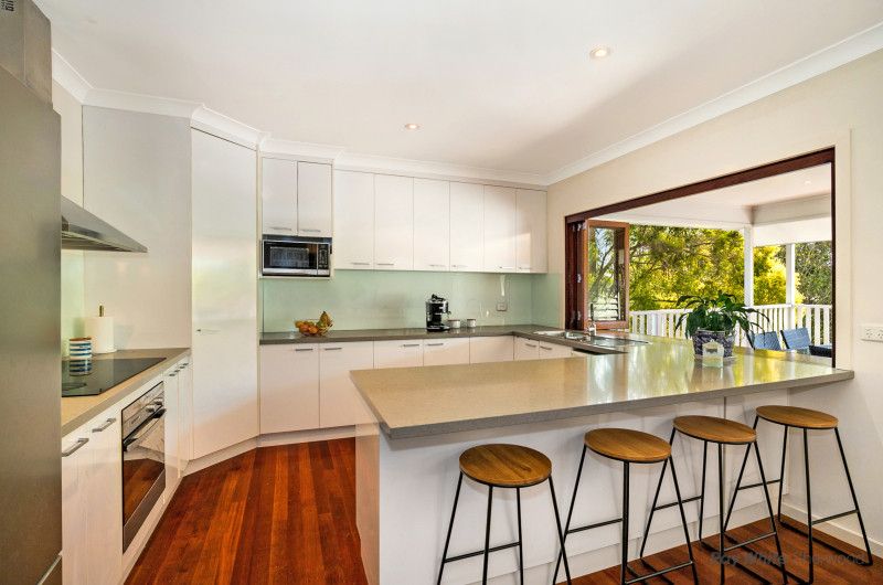 14 Logan Avenue, Oxley, QLD 4075