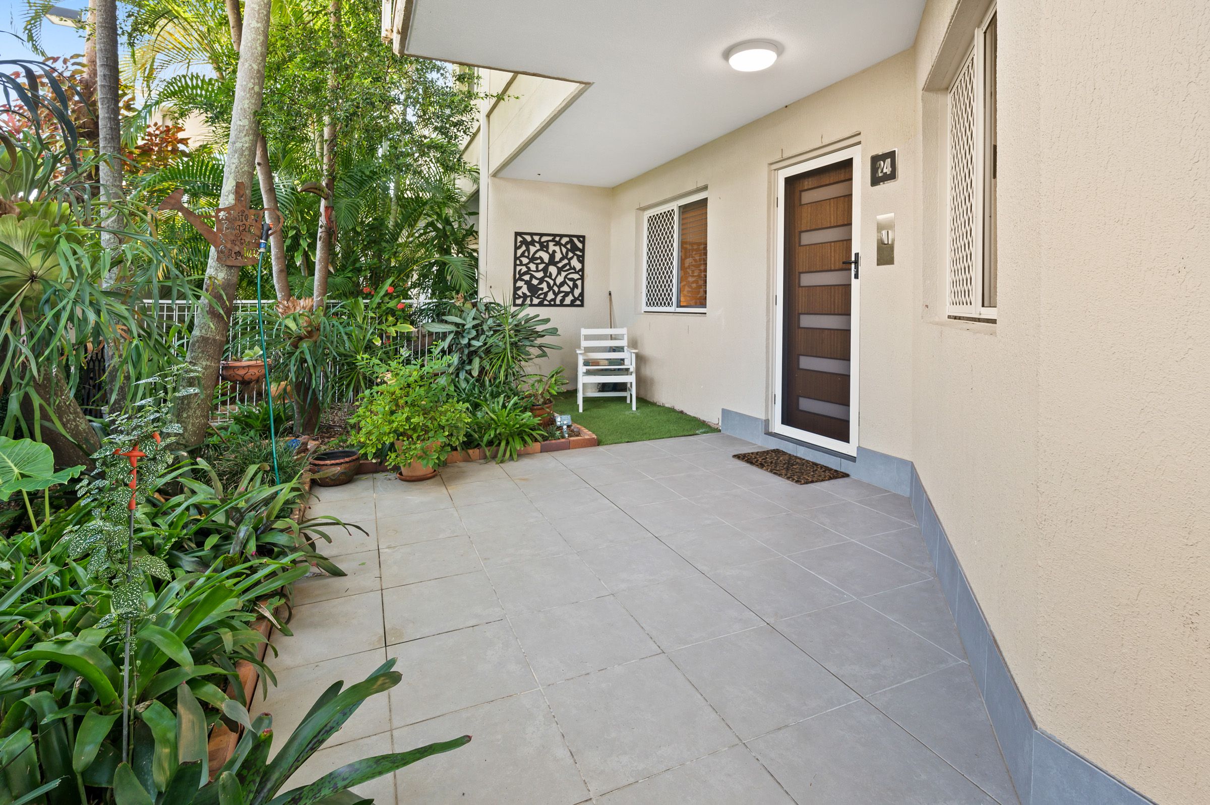 24/3 Marina Crescent, Hollywell, QLD 4216