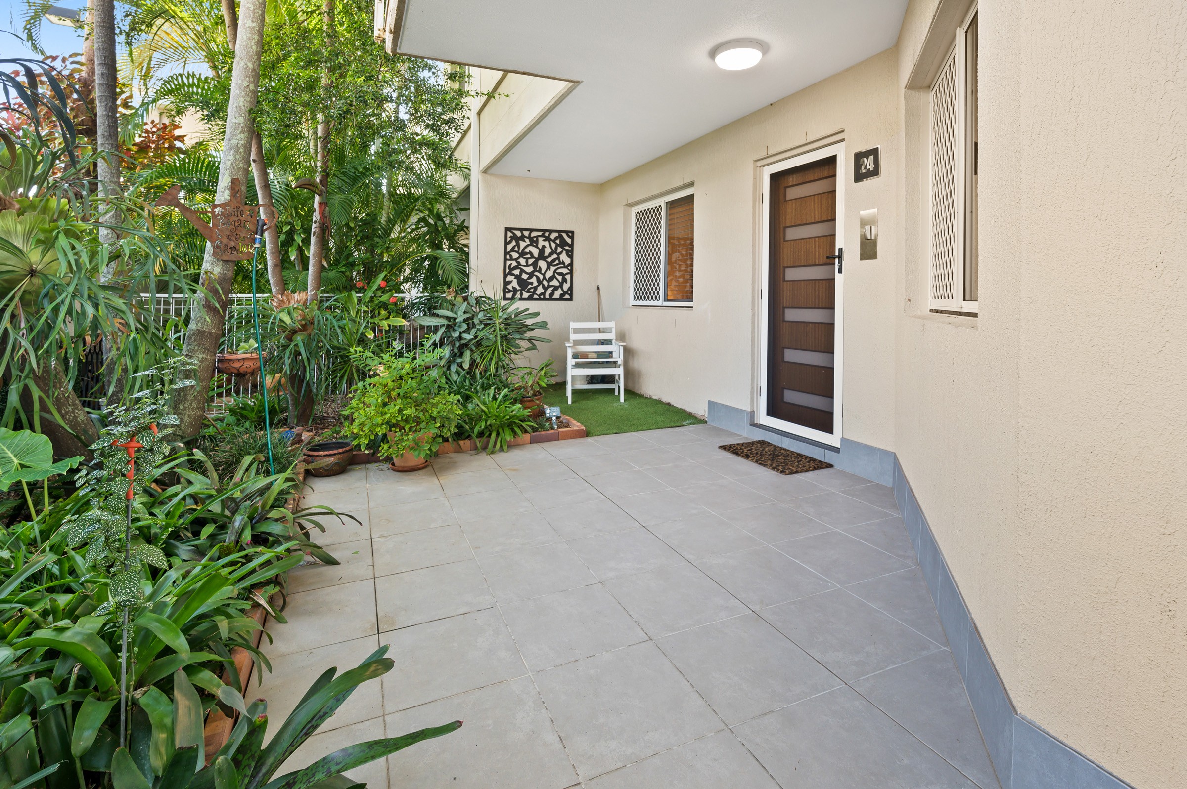 24/3 Marina Crescent, Hollywell, QLD 4216