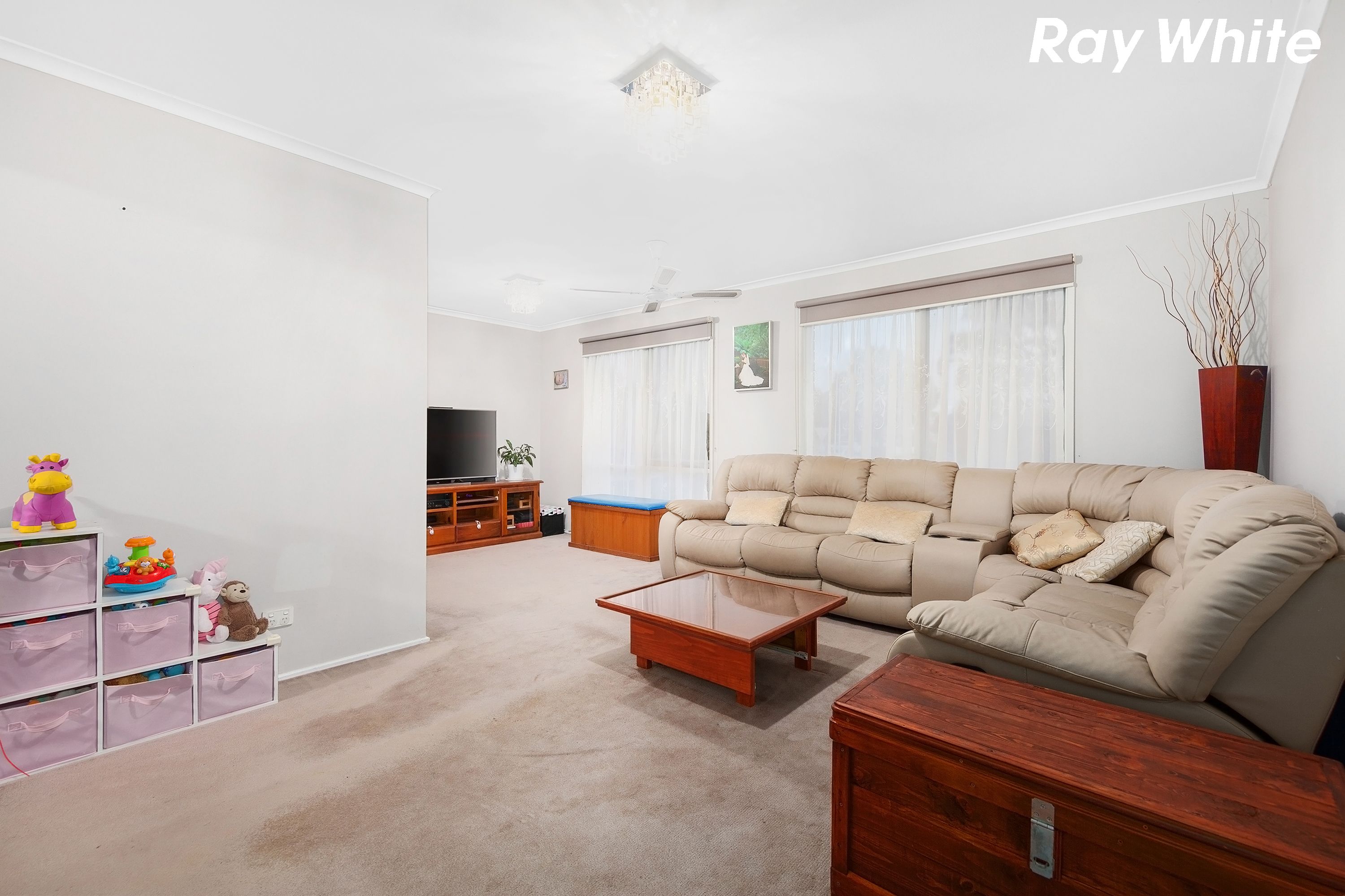 1 Brentwood Drive, Cranbourne North, VIC 3977